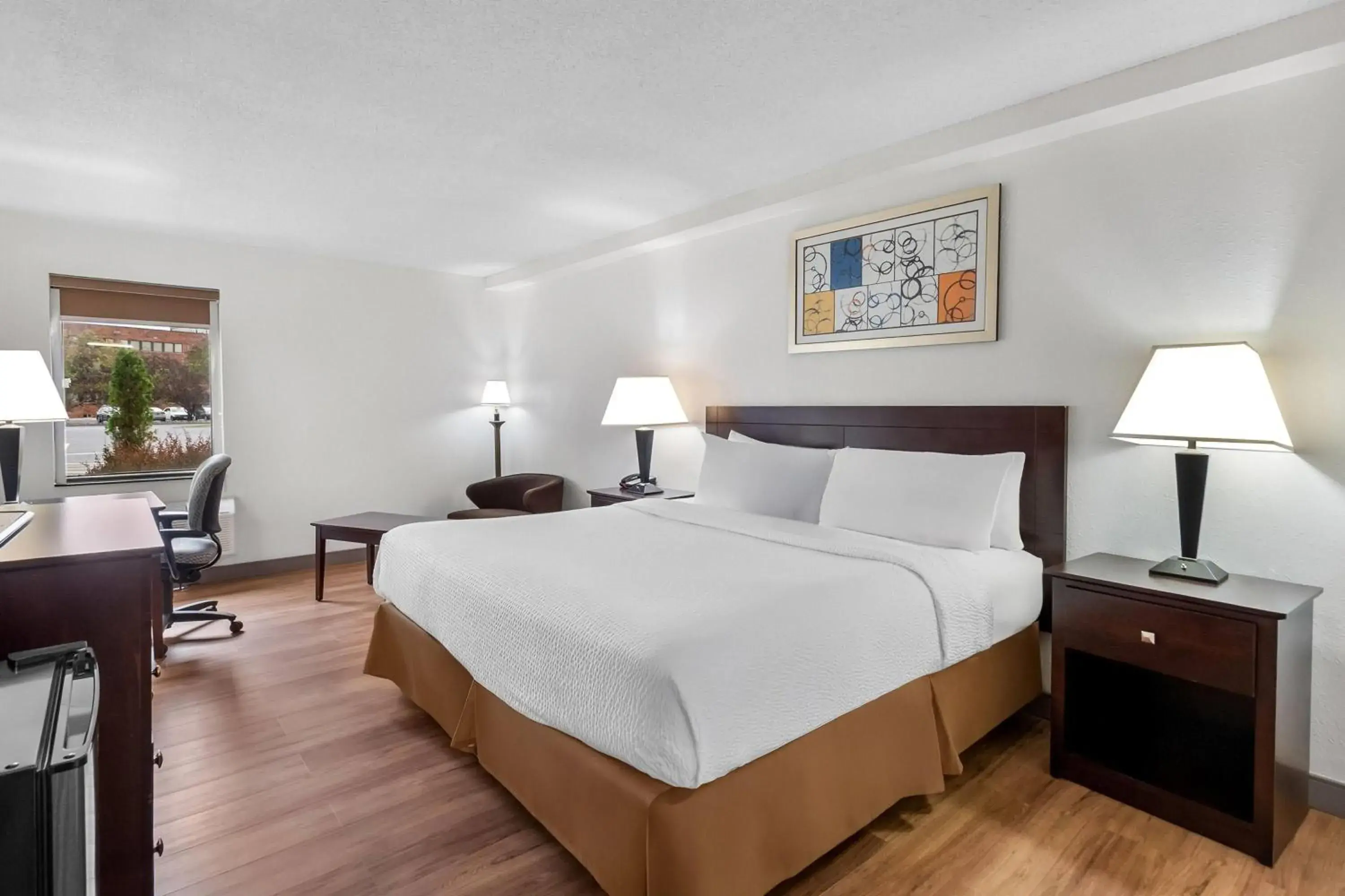 Standard King Room - Smoking in Travelodge by Wyndham Winchester Standard King Room - Smoking in Travelodge by Wyndham Winchester