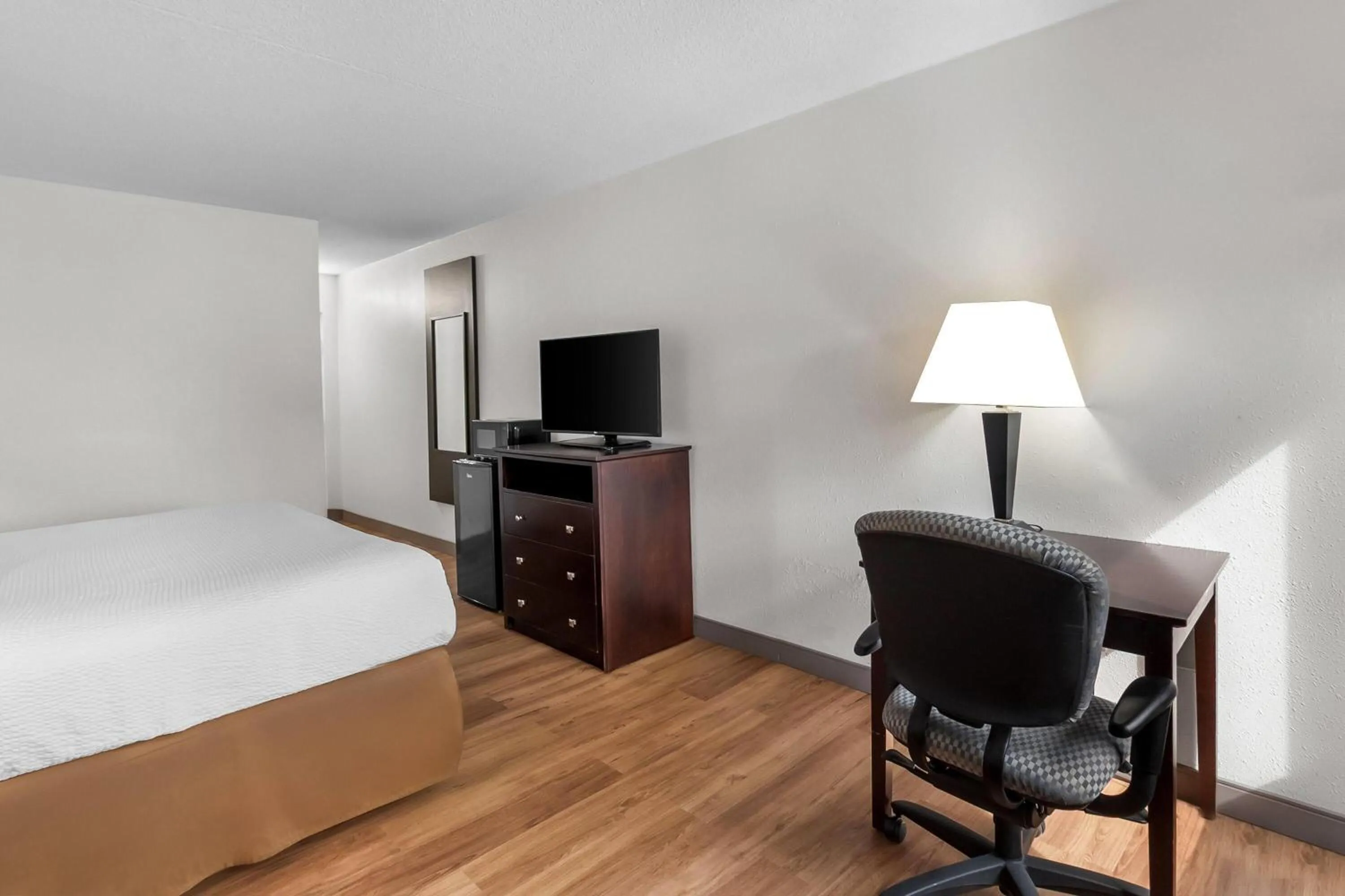 Bed in Travelodge by Wyndham Winchester