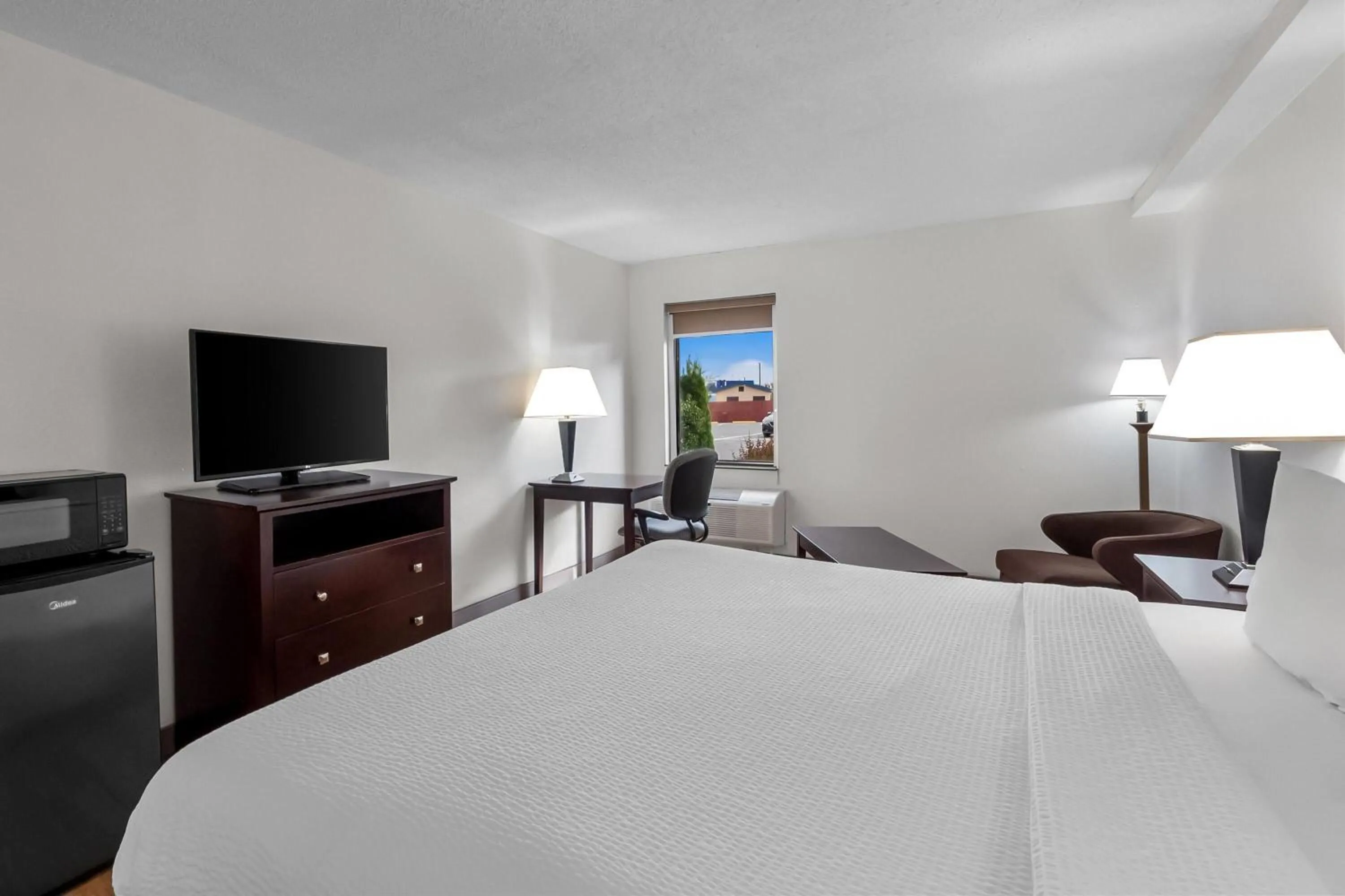 Bed in Travelodge by Wyndham Winchester