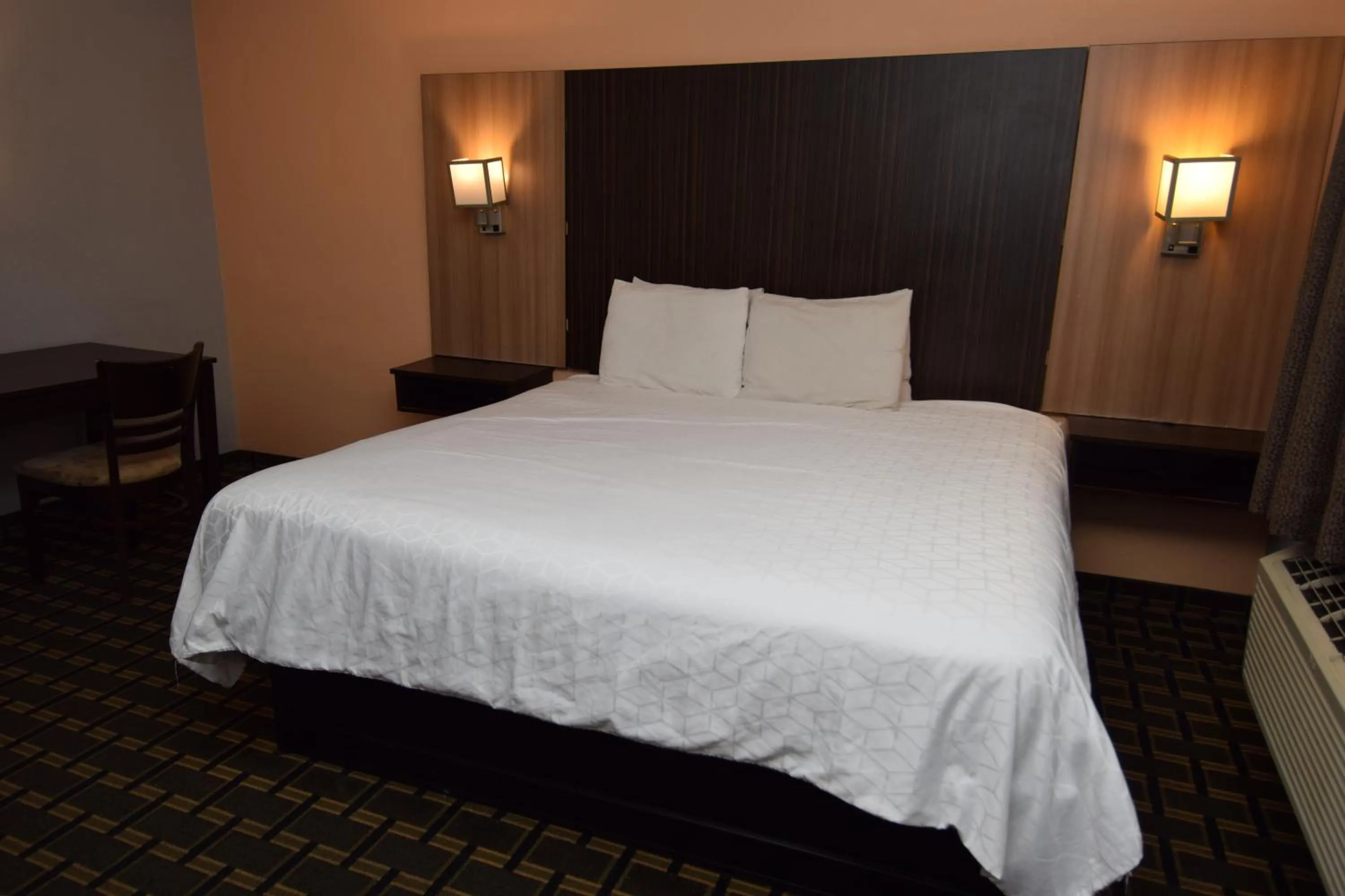 Bed in University Manor Inn