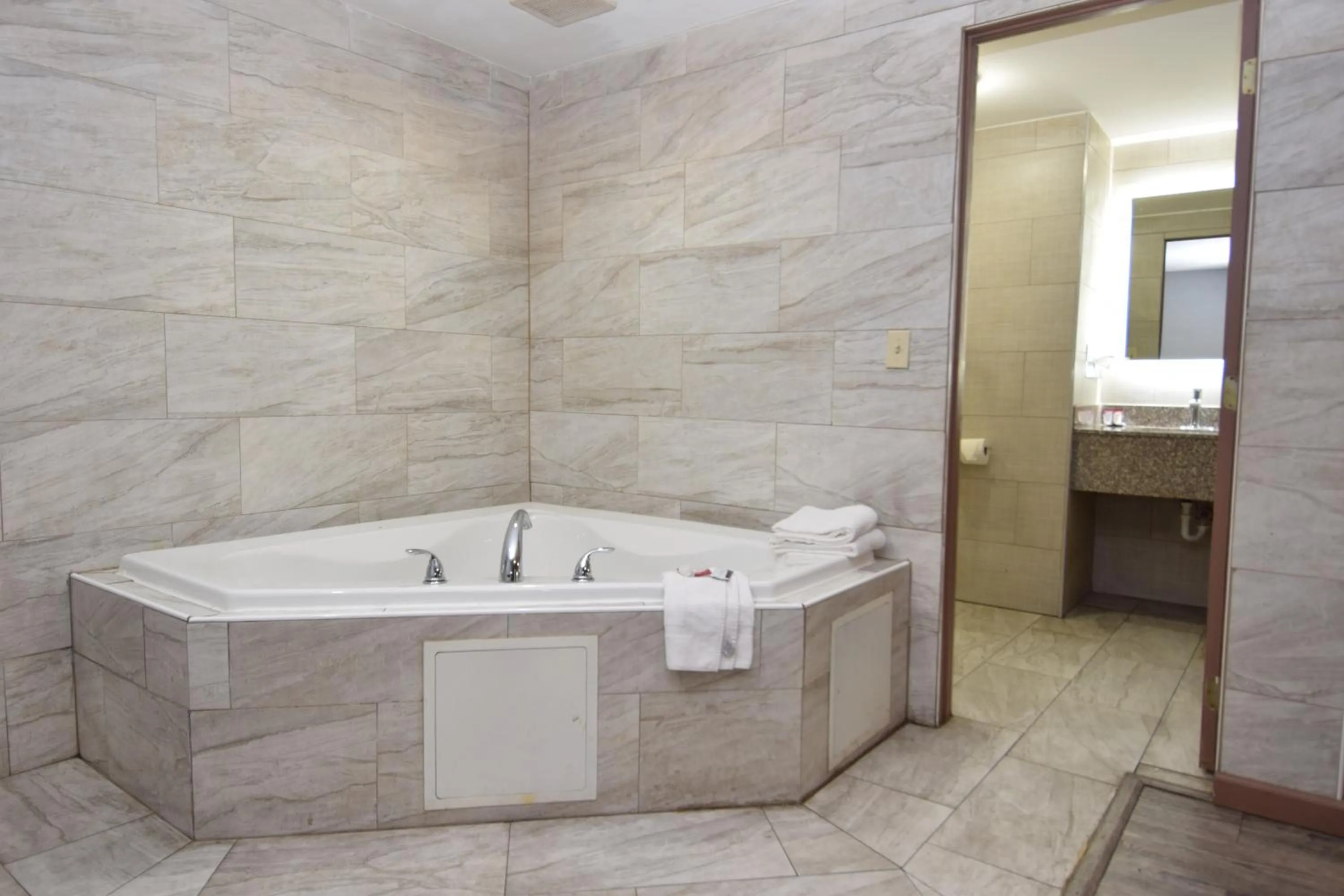 Bath in University Manor Inn