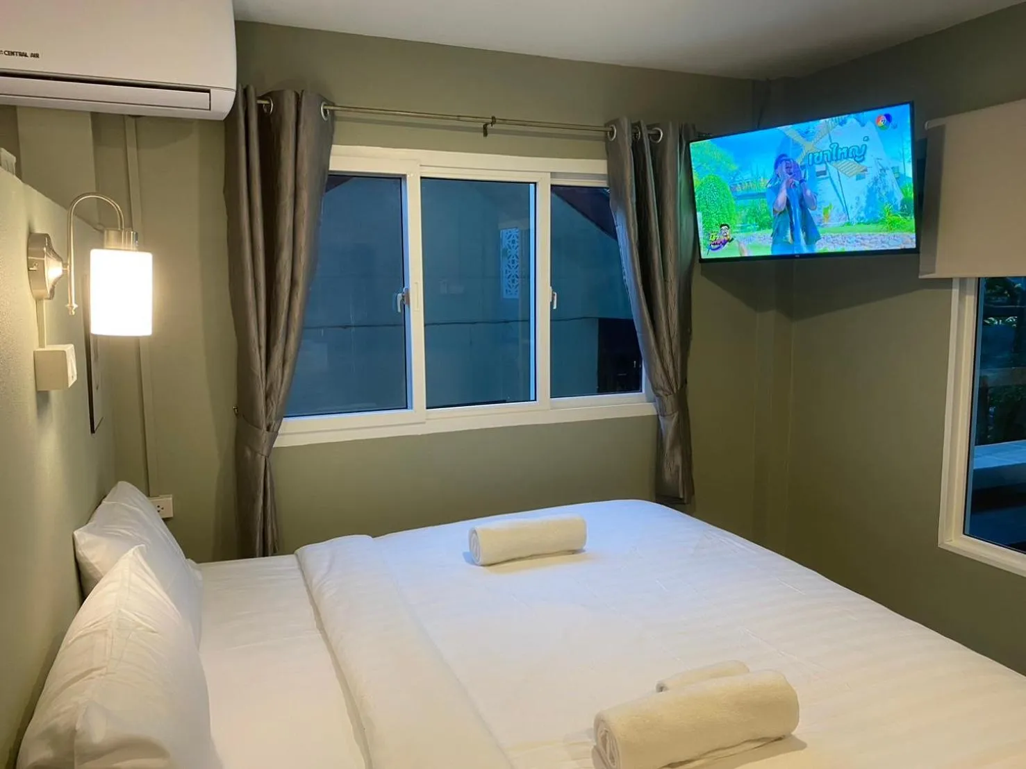 TV and multimedia, Bed in Kata Leaf Resort Phuket -