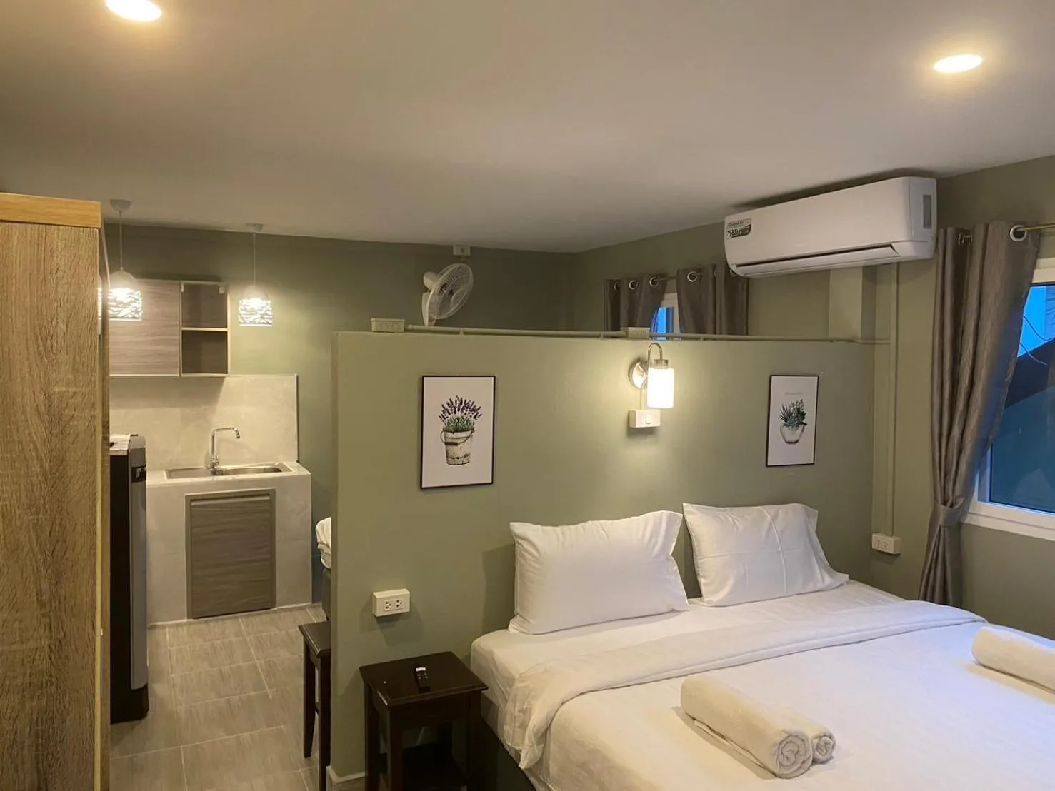 Photo of the whole room, Bed in Kata Leaf Resort Phuket -