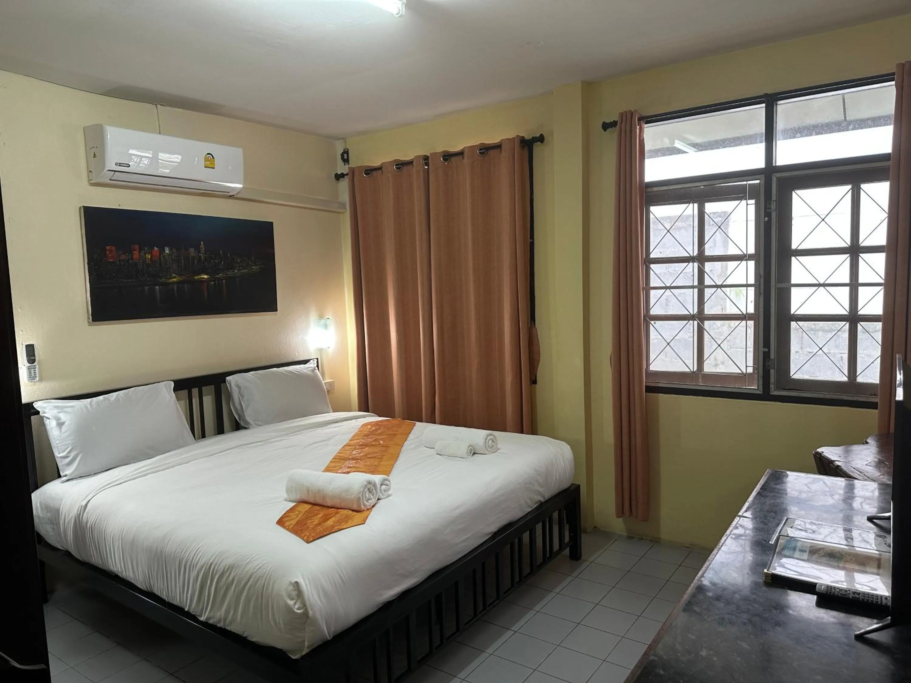 Photo of the whole room, Bed in Kata Leaf Resort Phuket -