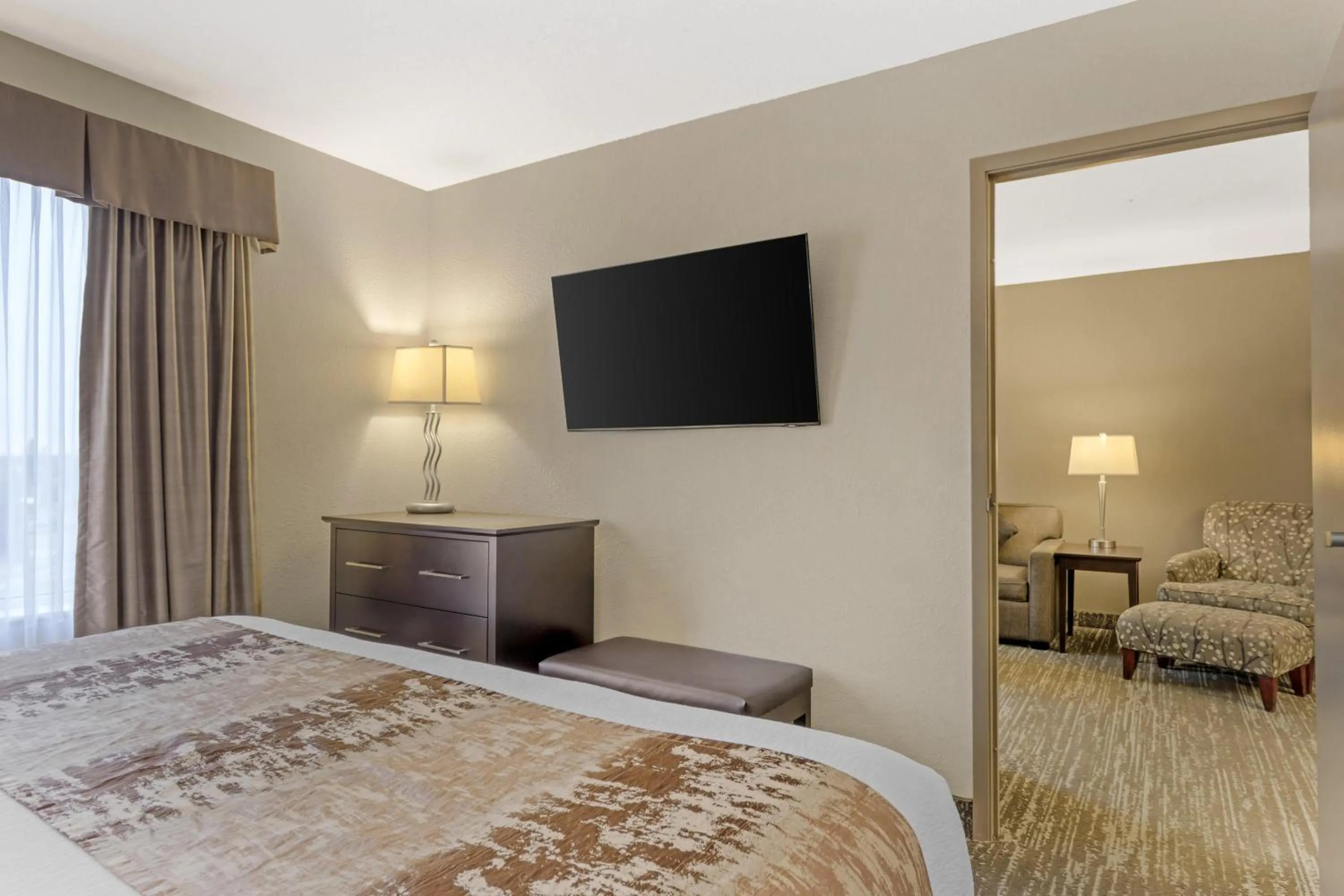 Photo of the whole room, Bed in Best Western Plus Pembina Inn & Suites