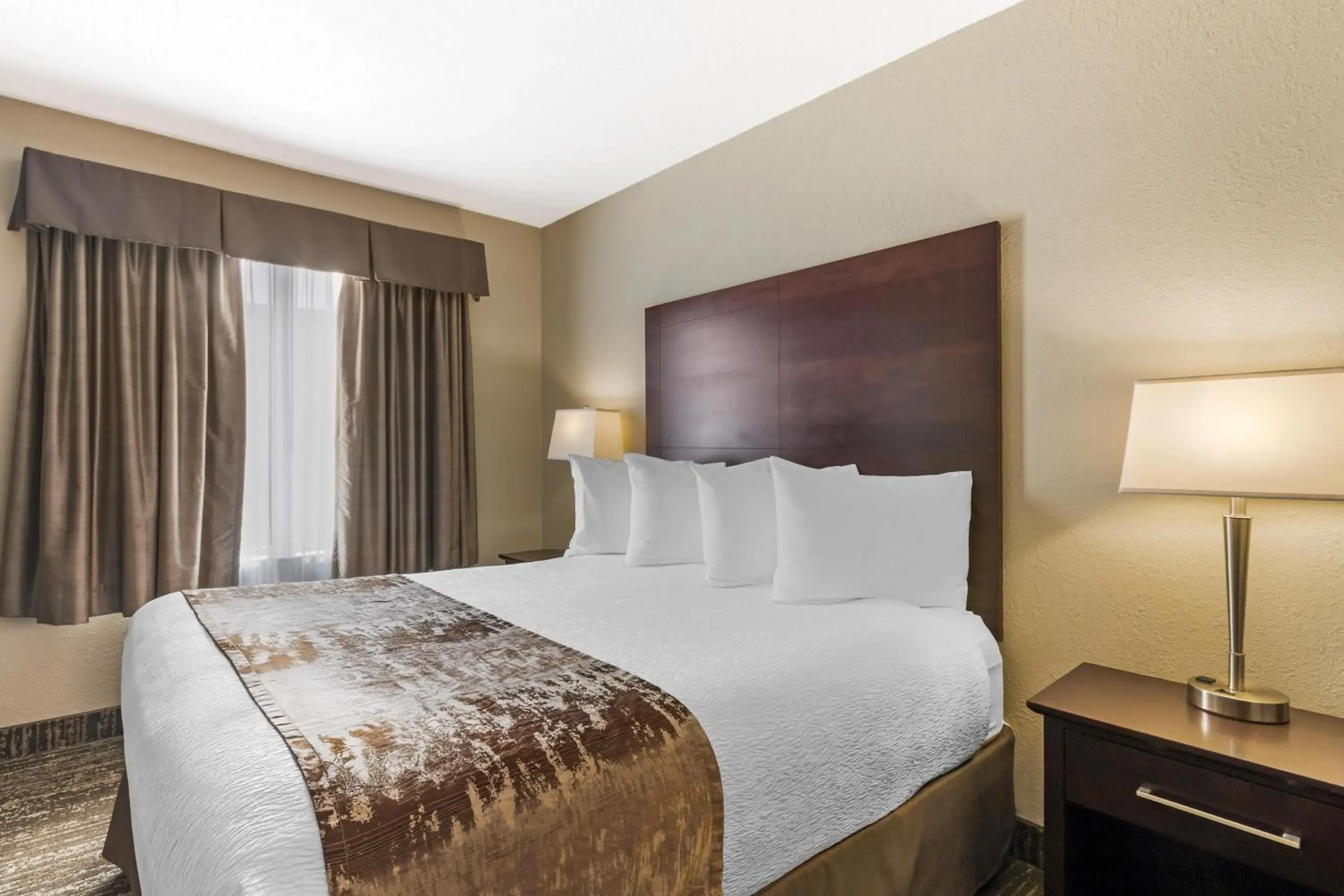 Queen Suite in Best Western Plus Pembina Inn & Suites Queen Suite in Best Western Plus Pembina Inn & Suites