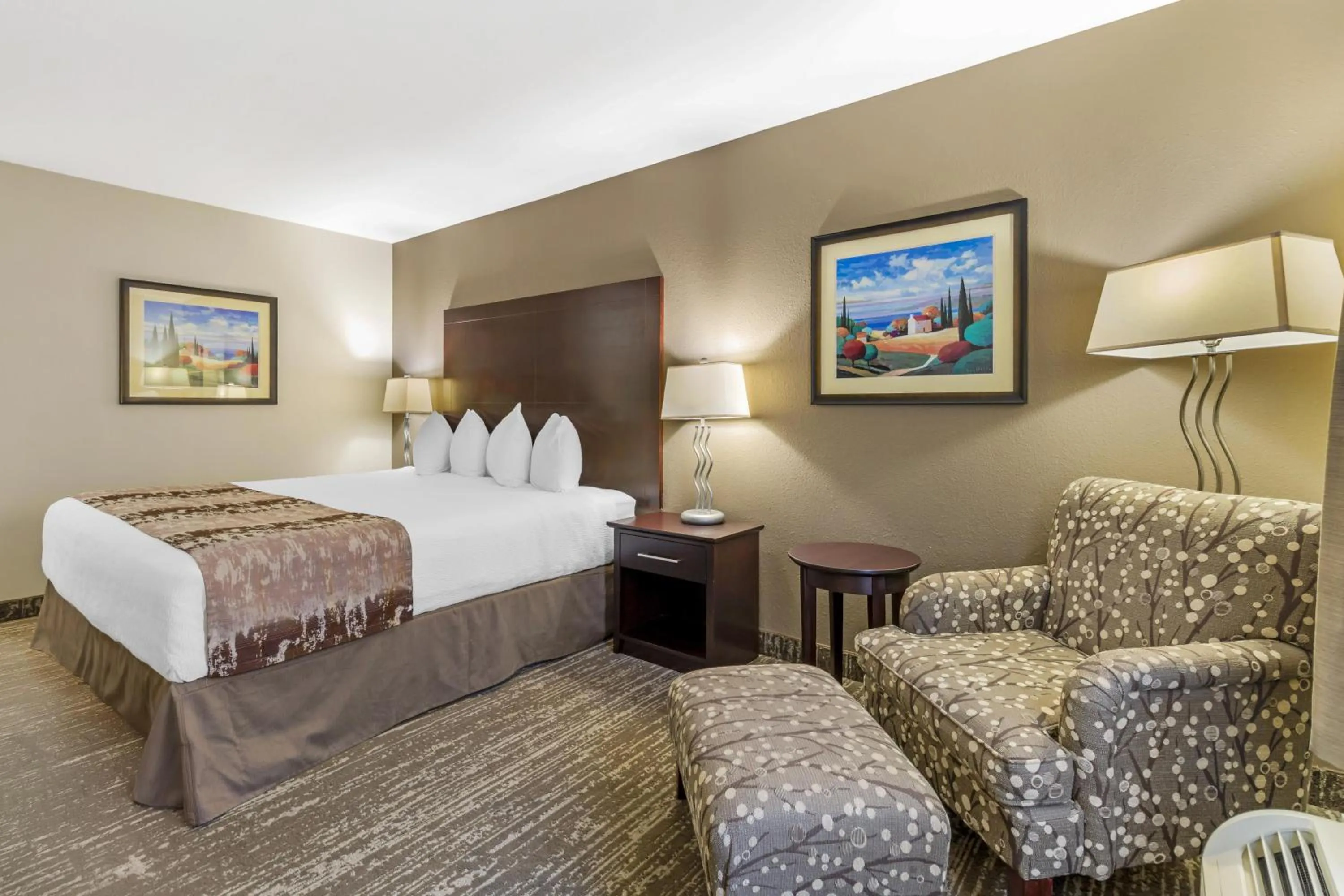 Bedroom, Bed in Best Western Plus Pembina Inn & Suites