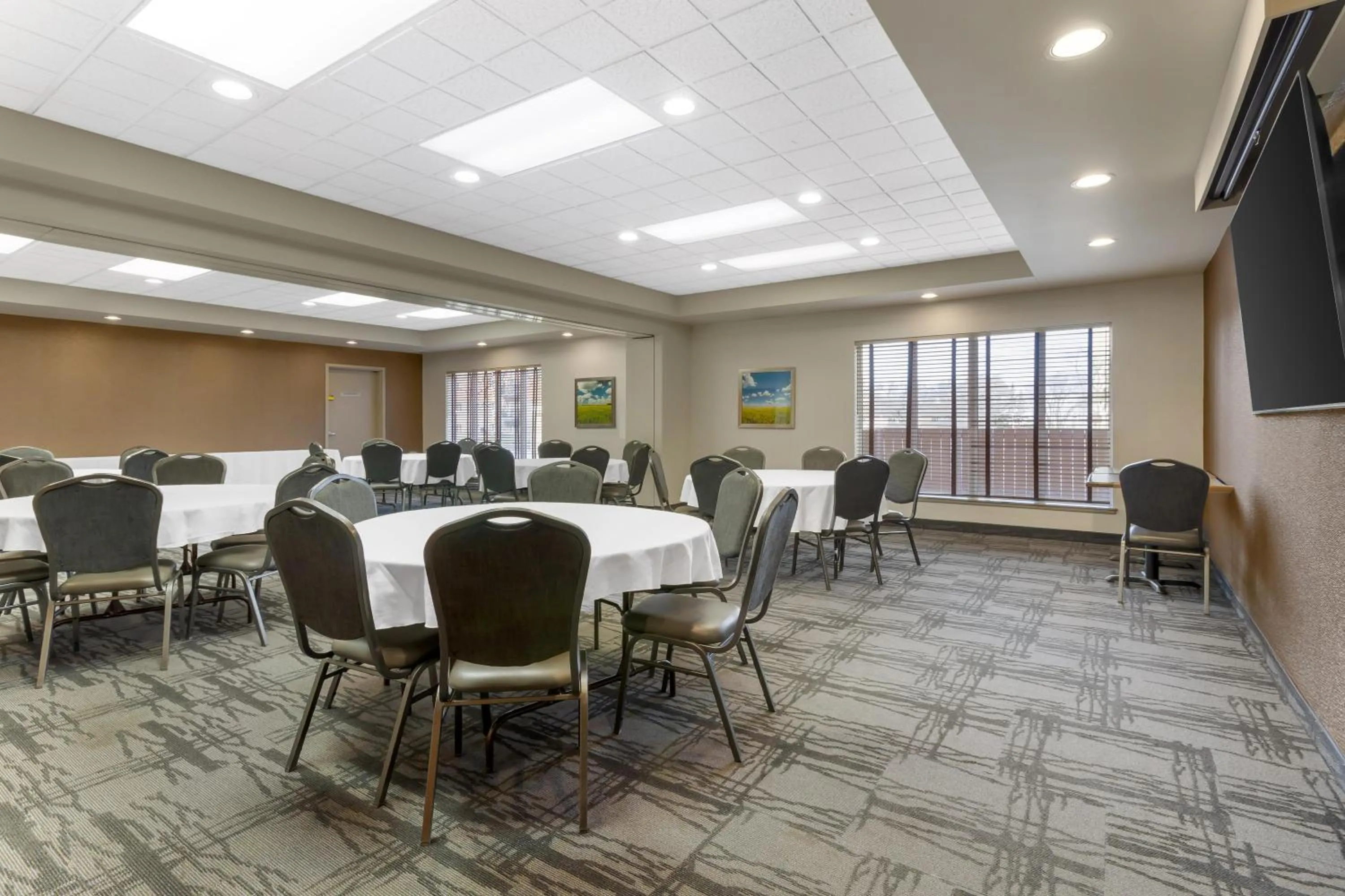 Meeting/conference room in Best Western Plus Pembina Inn & Suites