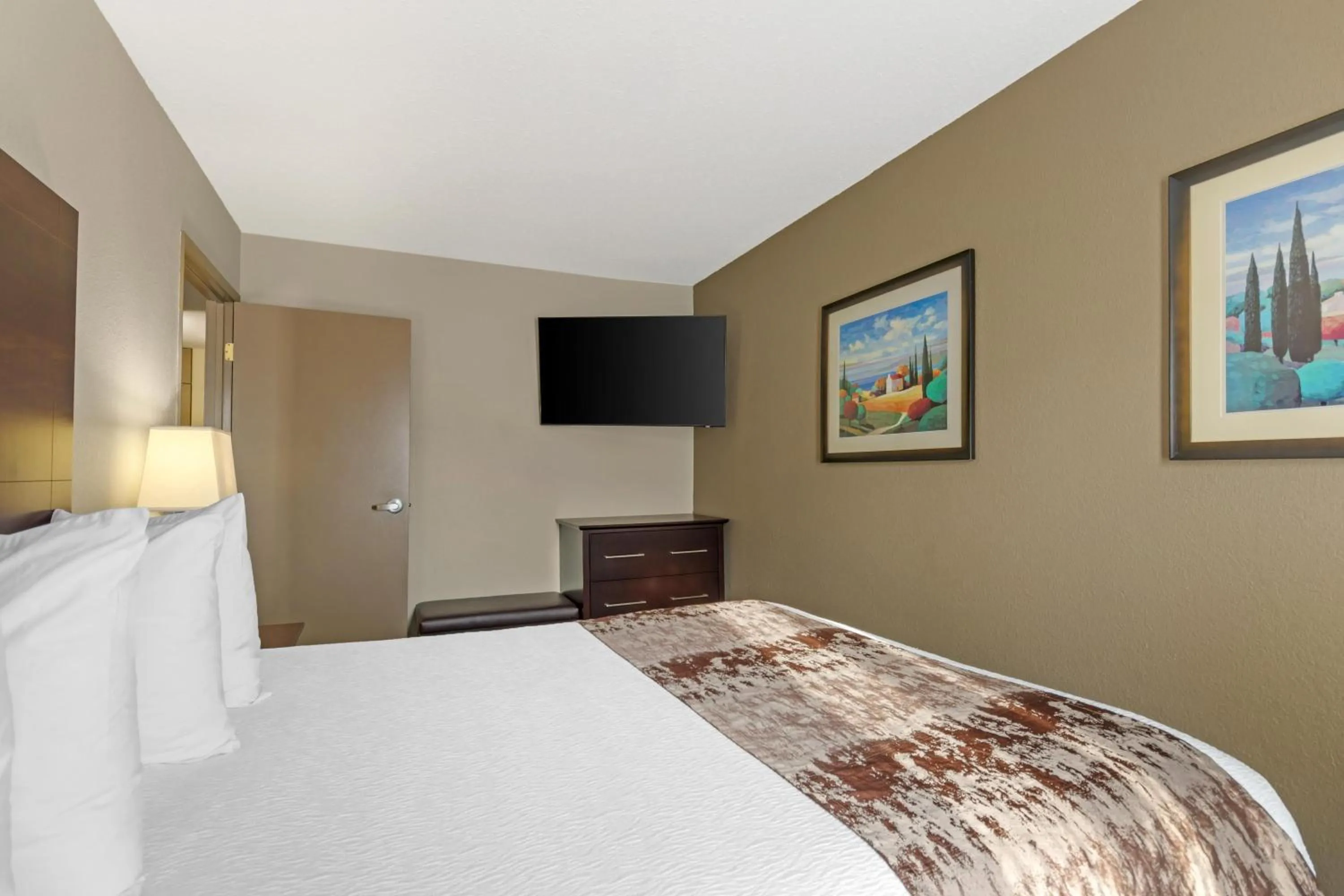 Photo of the whole room, Bed in Best Western Plus Pembina Inn & Suites