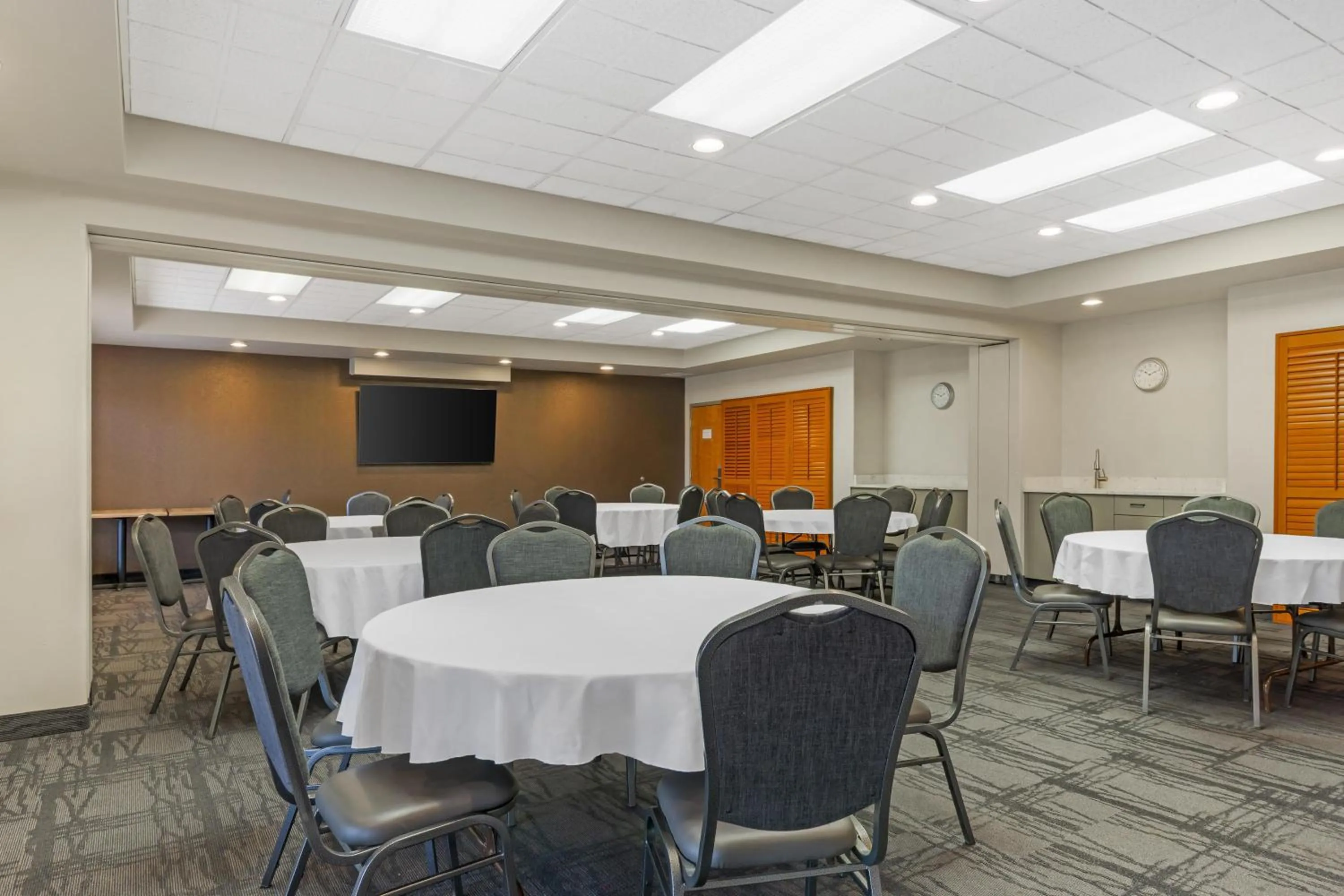 Meeting/conference room in Best Western Plus Pembina Inn & Suites