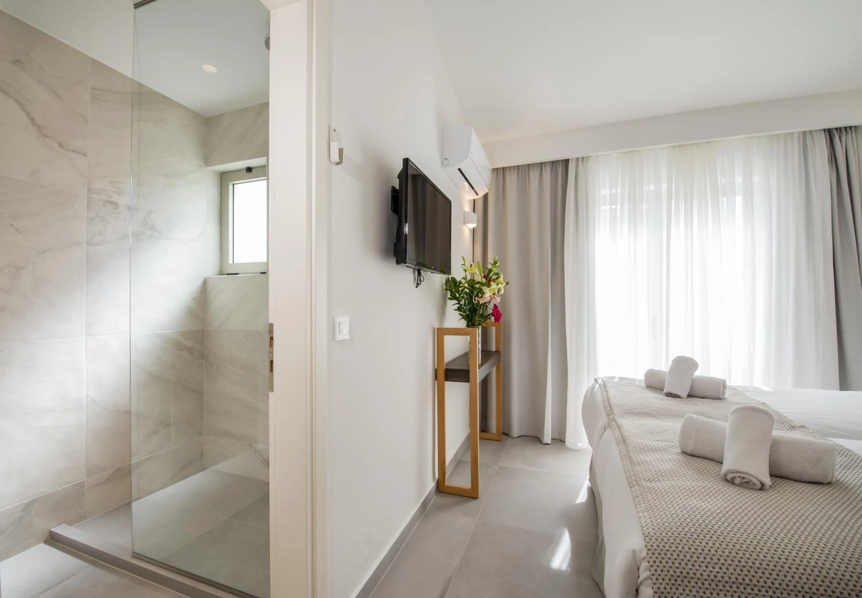 Bathroom, Bed in Lotus Hotel Apartments