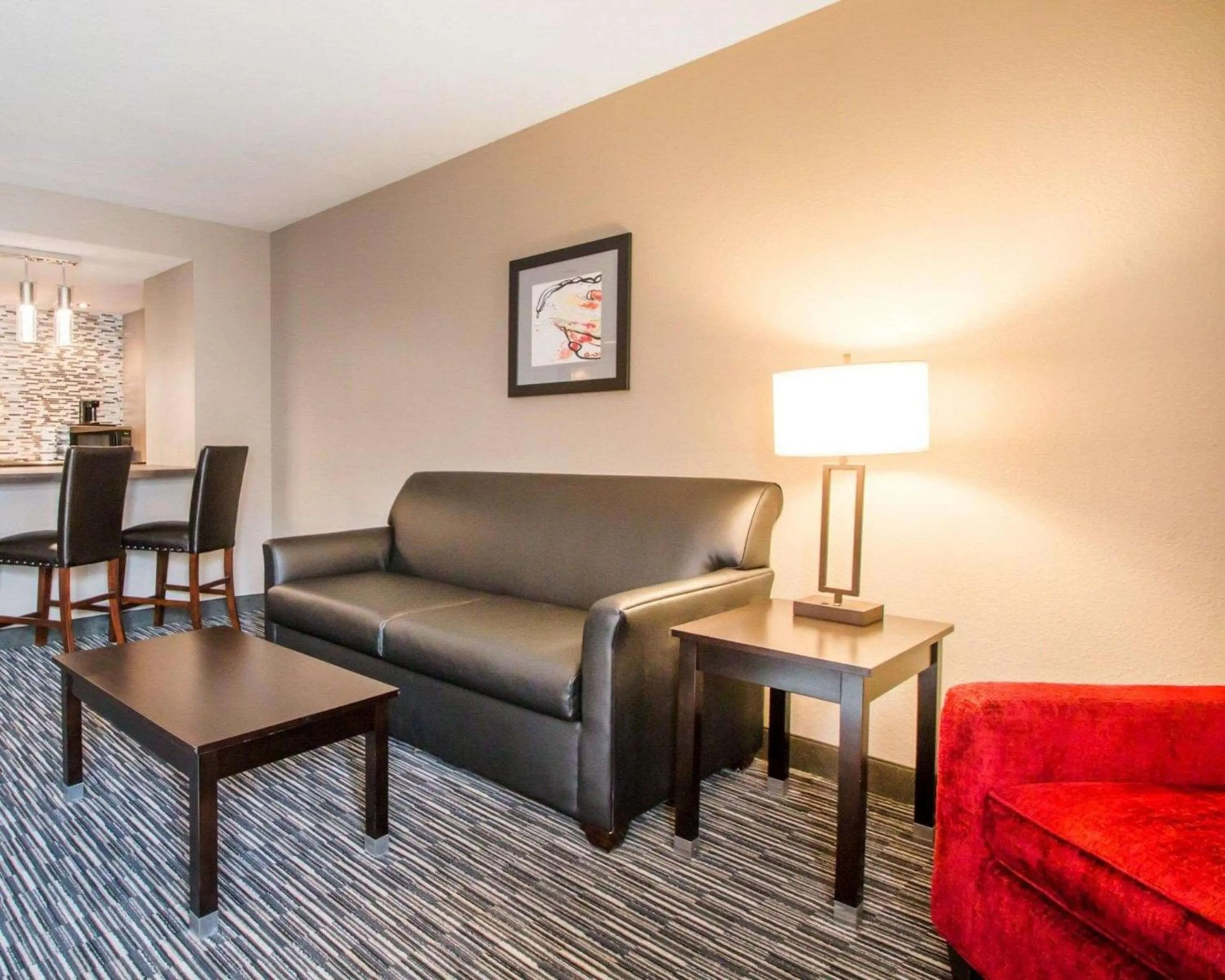 Photo of the whole room in Greenstay Inn & Suites Court View