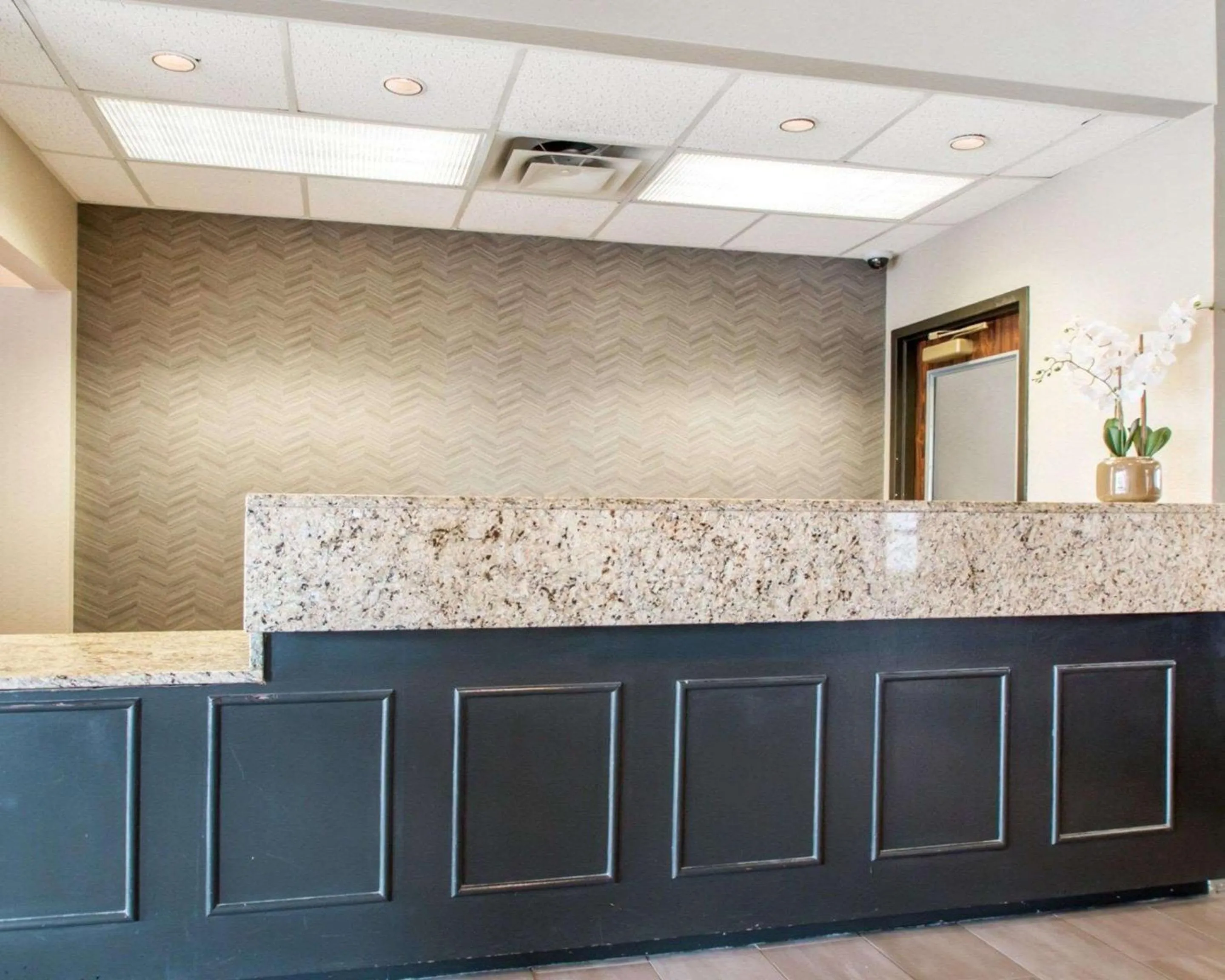Lobby or reception in Greenstay Inn & Suites Court View