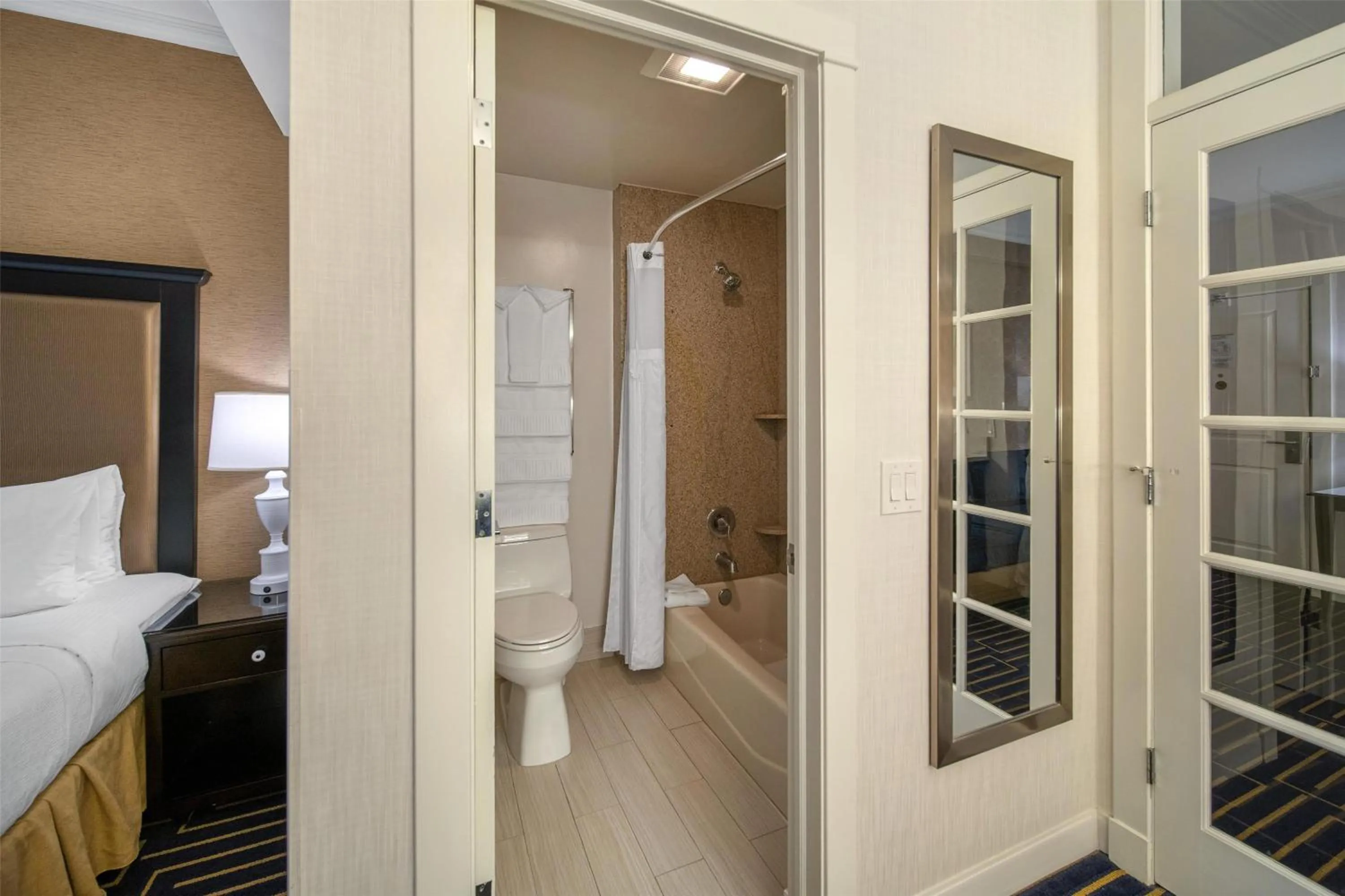 Bathroom, Bed in Best Western Plus Palm Court Hotel