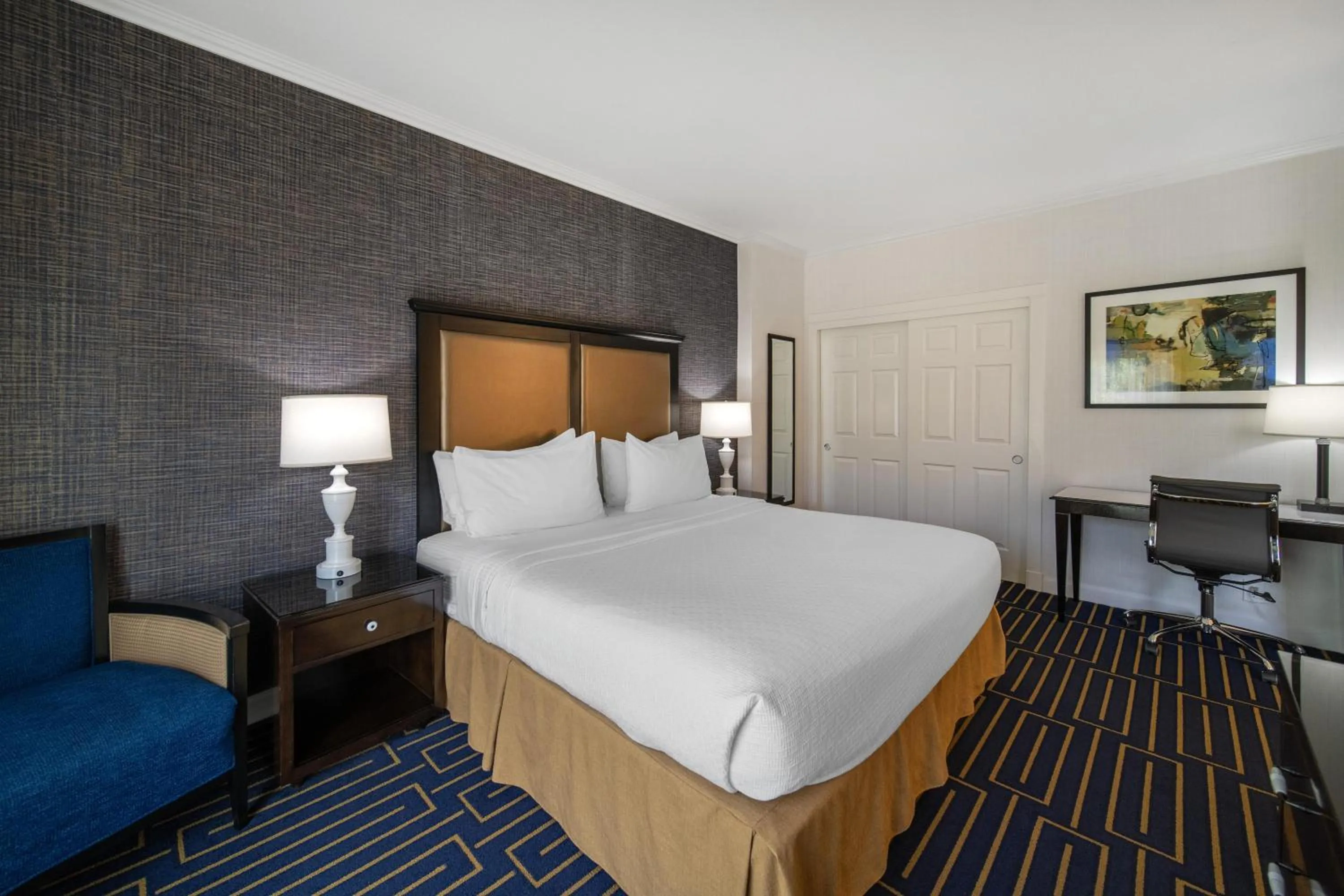 Guests, Bed in Best Western Plus Palm Court Hotel