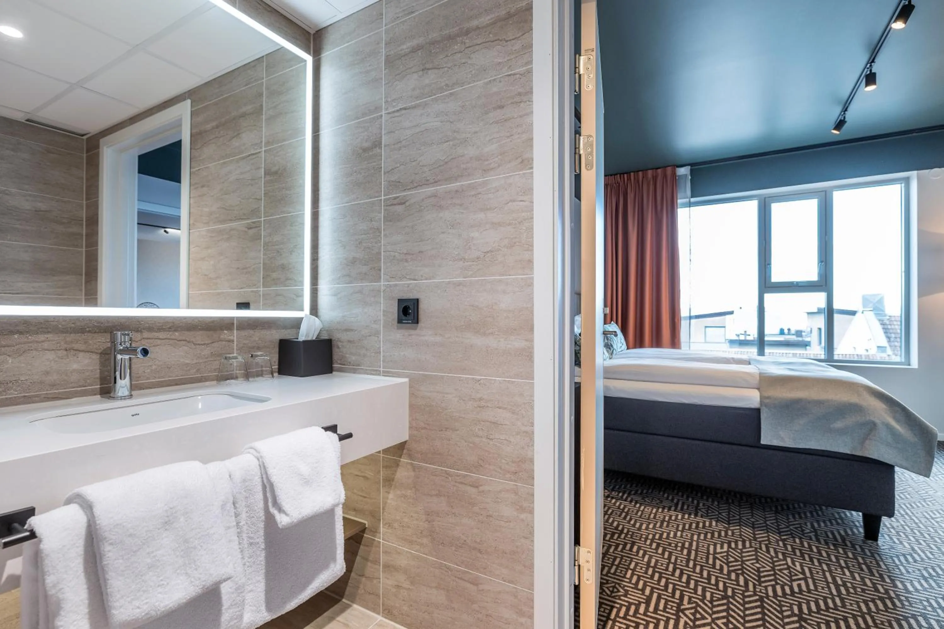 Bathroom, Bed in Quality Hotel Prinsen