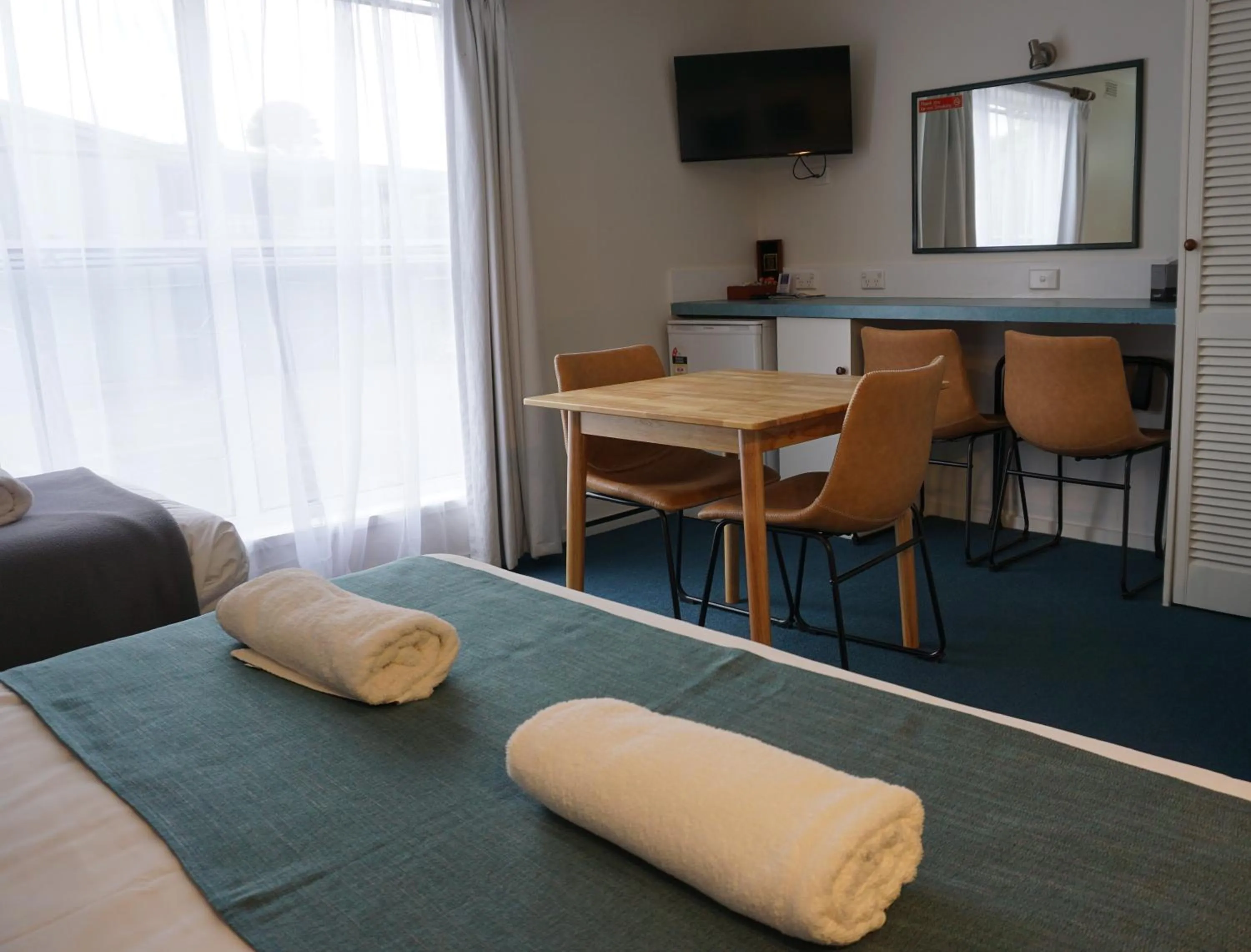 Family, Bed in Central Motel Port Fairy