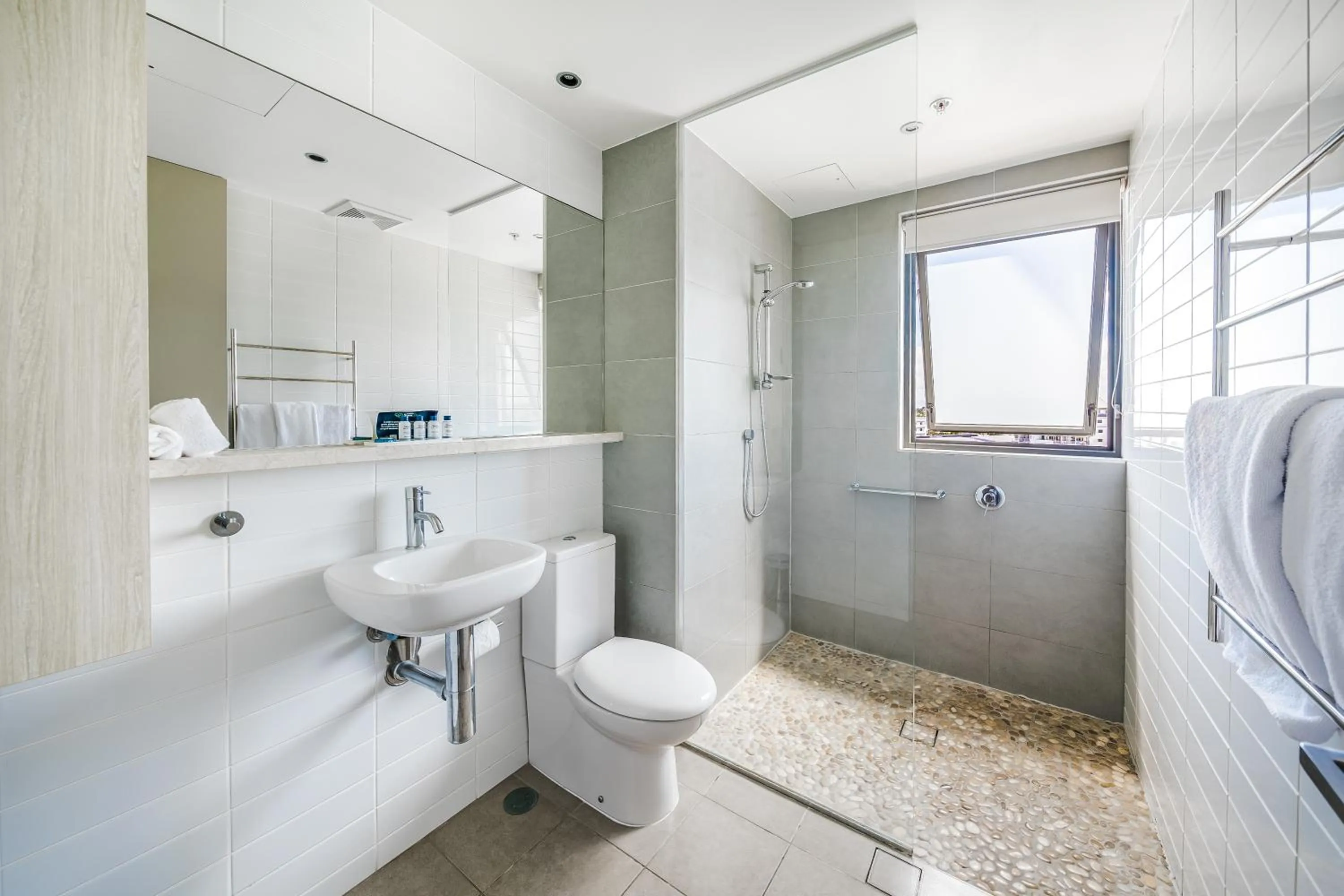 Bathroom in Oaks Redcliffe Mon Komo Suites