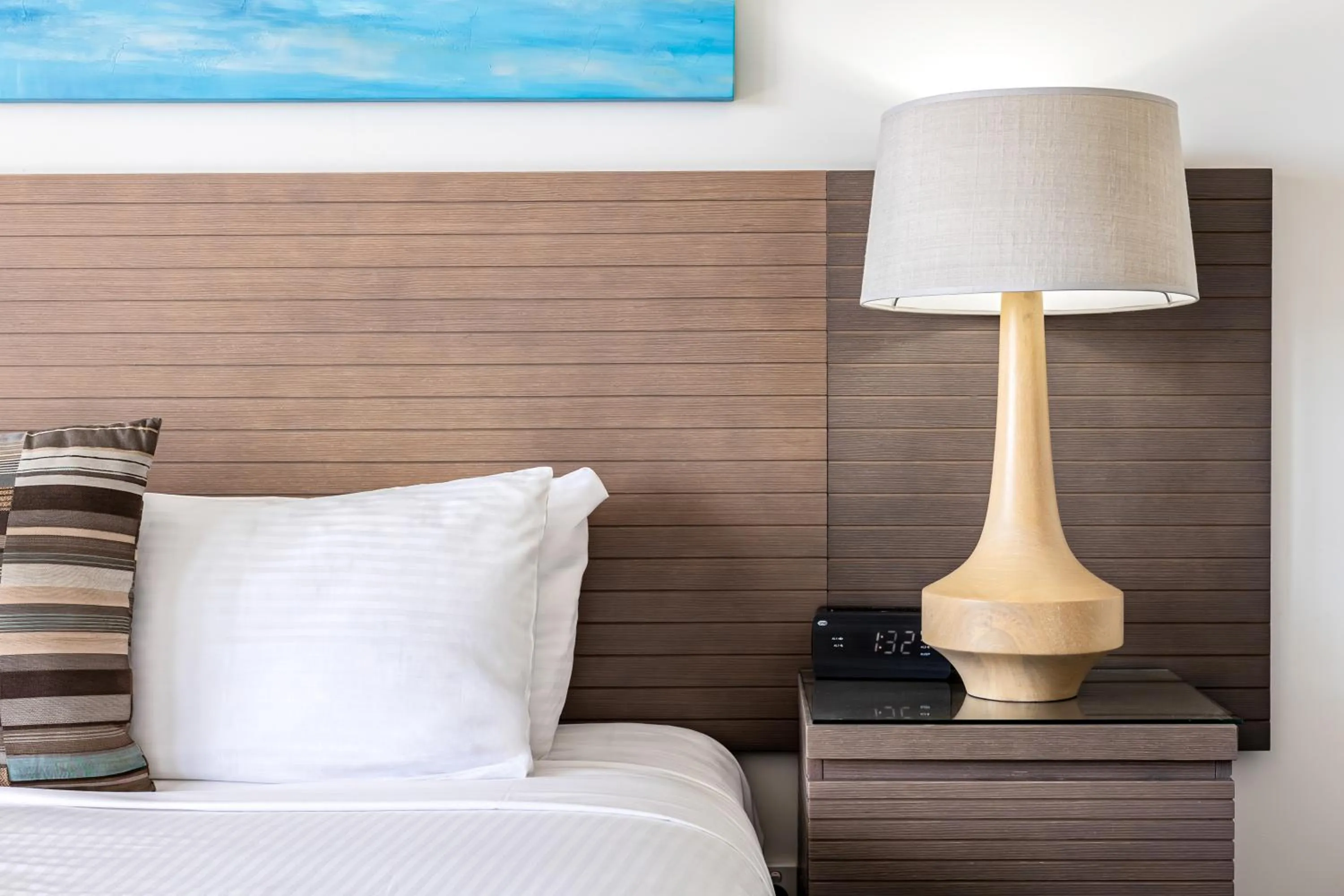 Bed in Oaks Redcliffe Mon Komo Suites