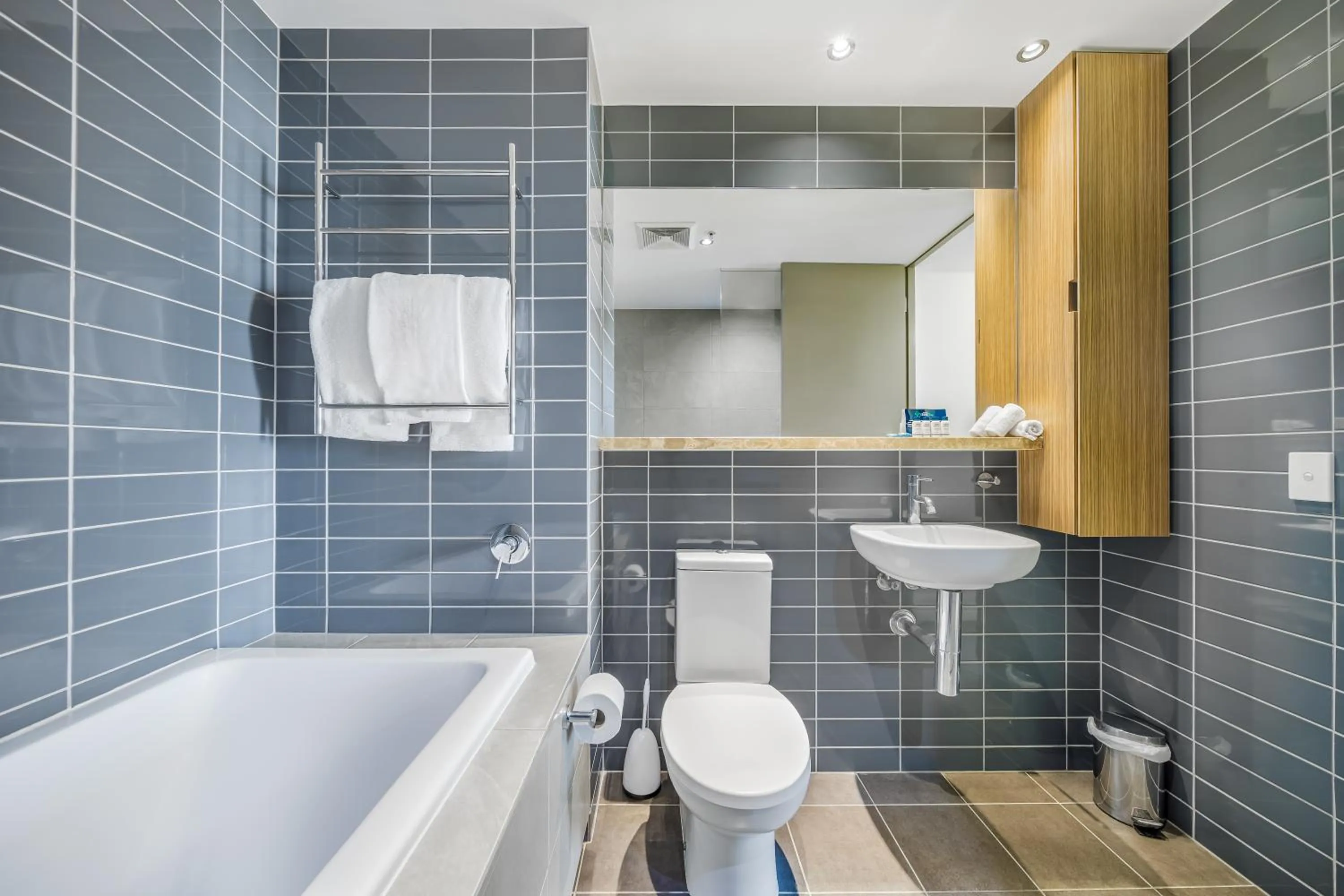 Bathroom in Oaks Redcliffe Mon Komo Suites