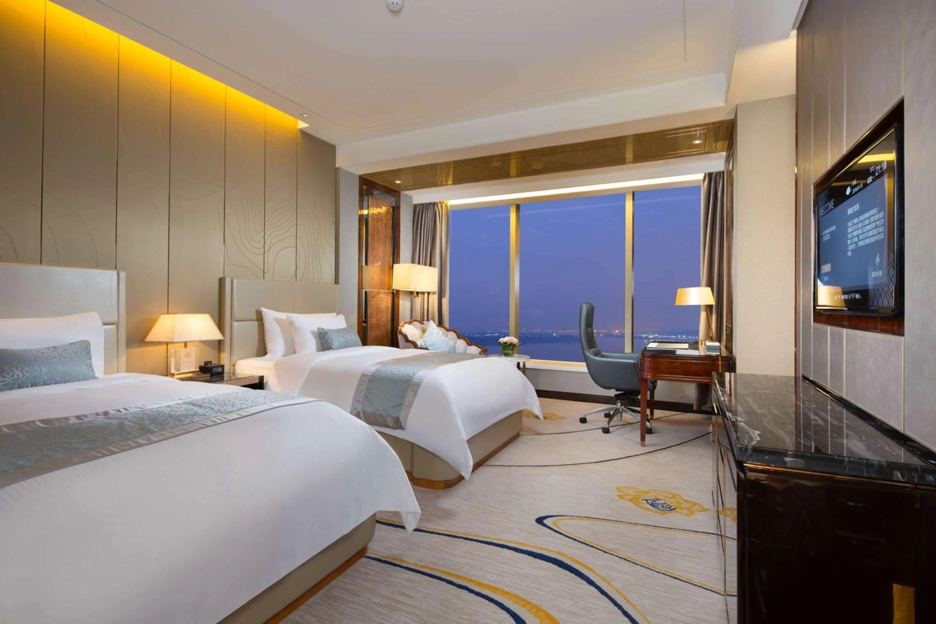 Photo of the whole room, Bed in Wyndham Grand Foshan Gaoming