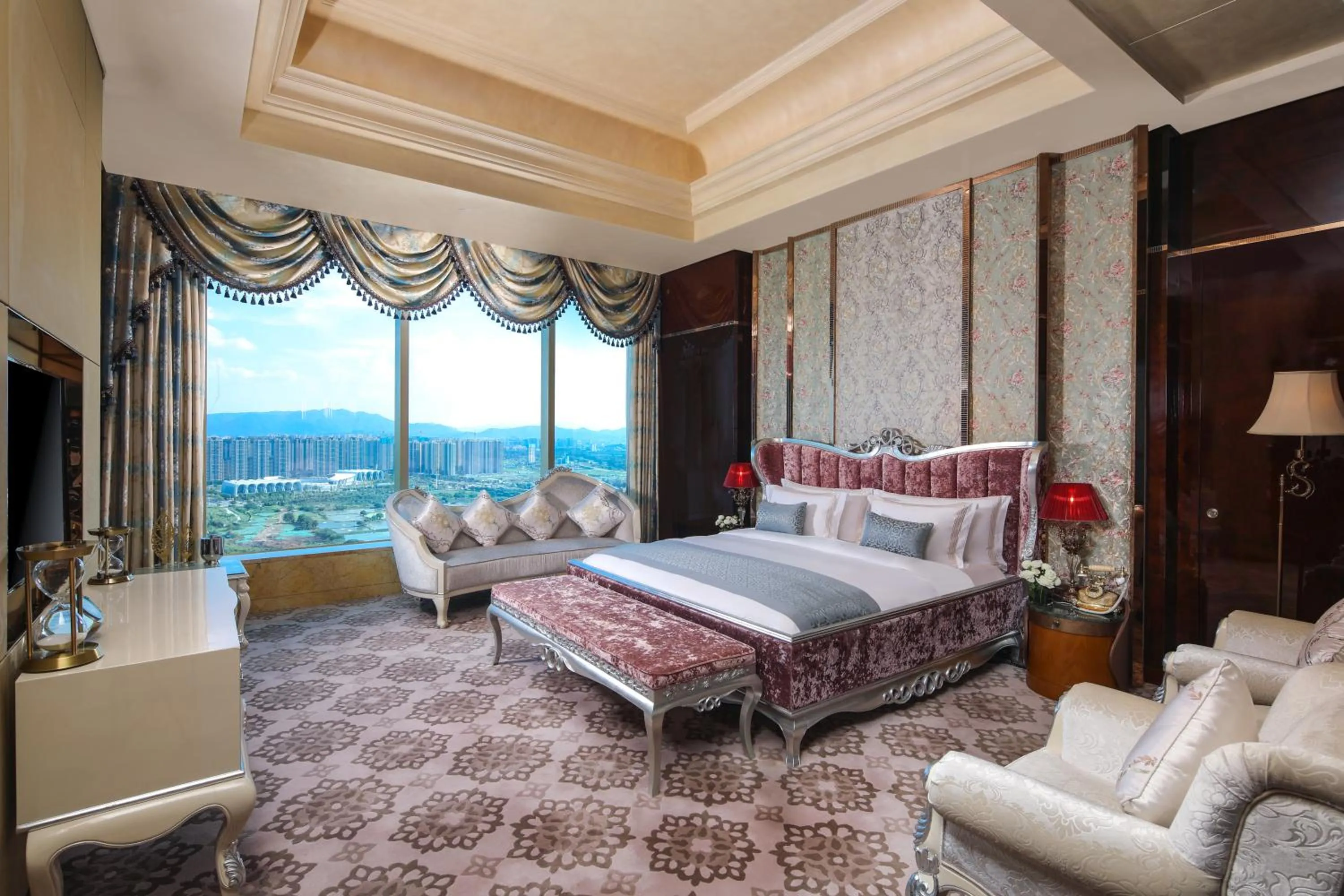 Photo of the whole room, Bed in Wyndham Grand Foshan Gaoming