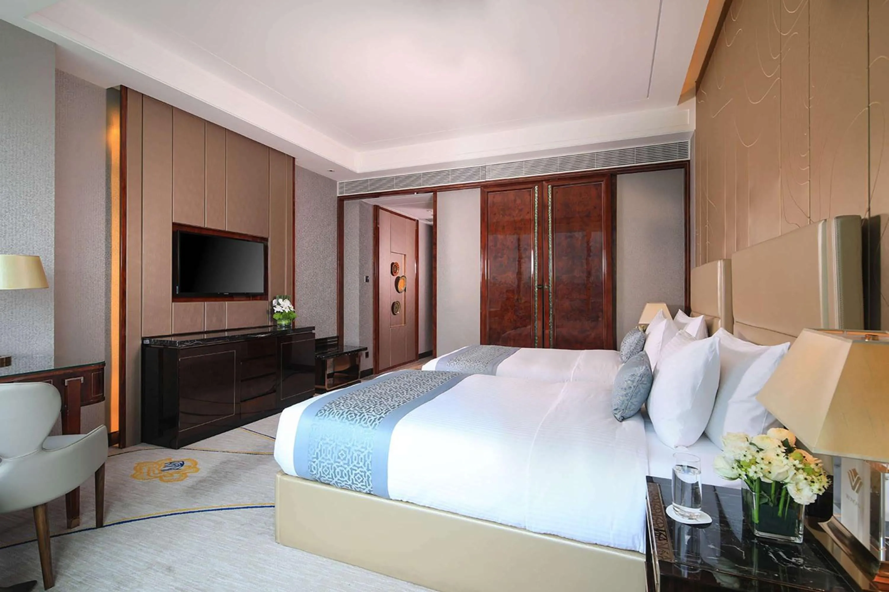 Photo of the whole room, Bed in Wyndham Grand Foshan Gaoming
