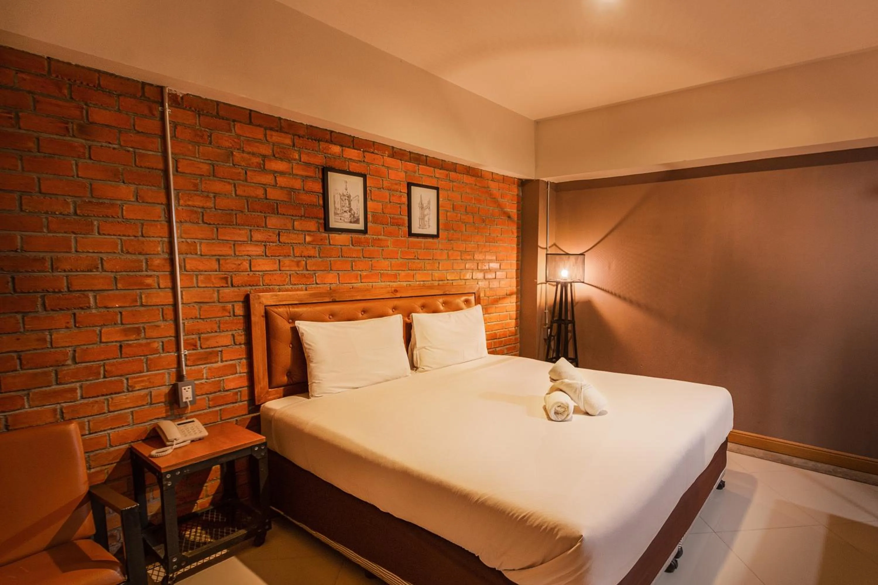 Bedroom, Bed in The Old Inn