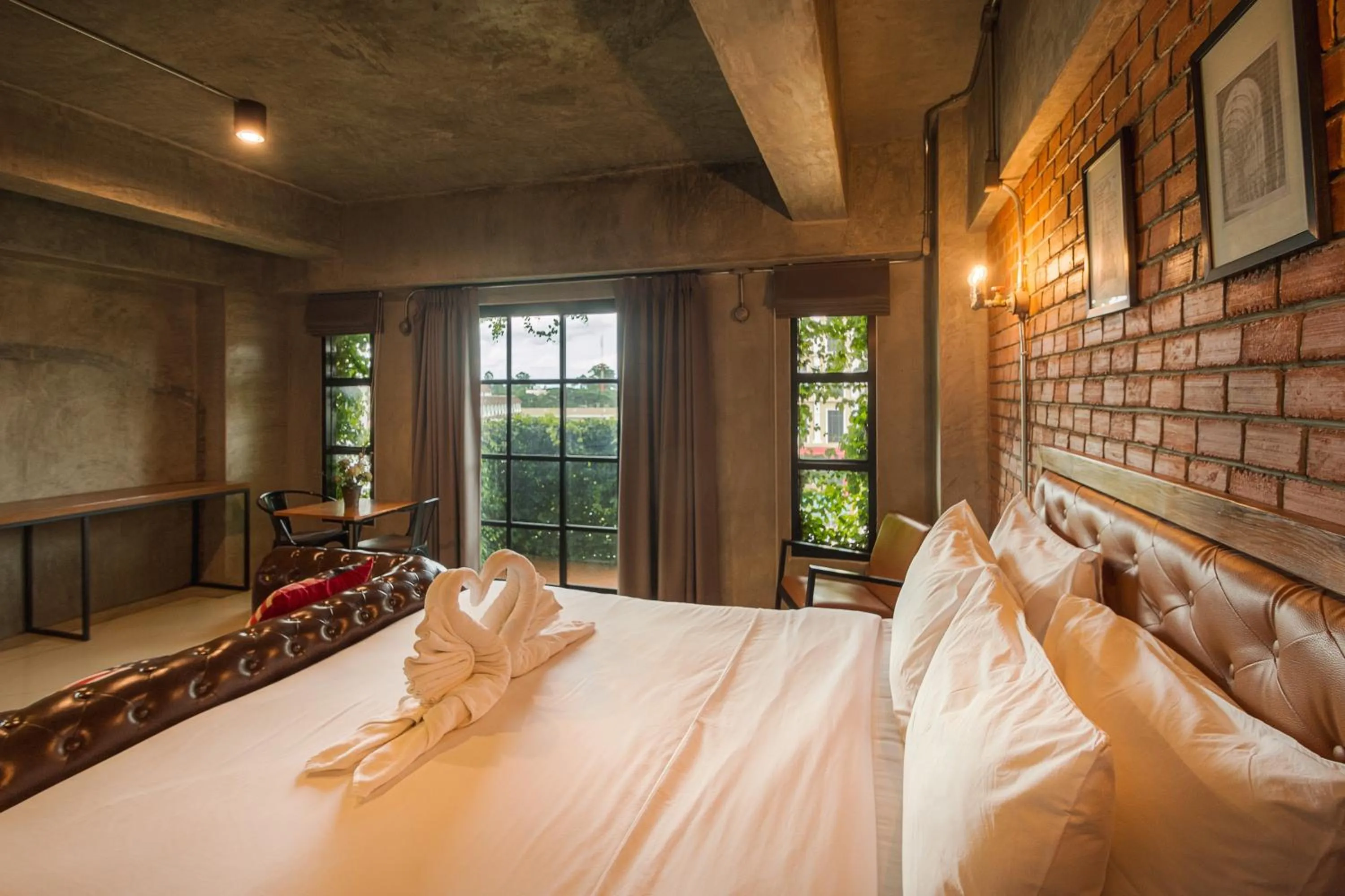 Bedroom, Bed in The Old Inn