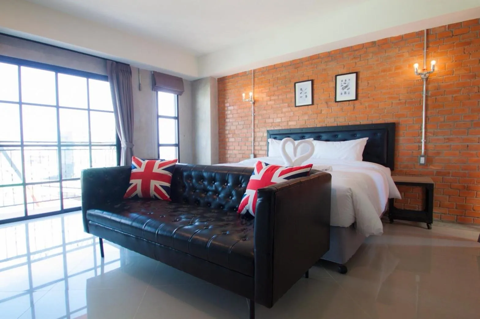 Property building, Bed in The Old Inn