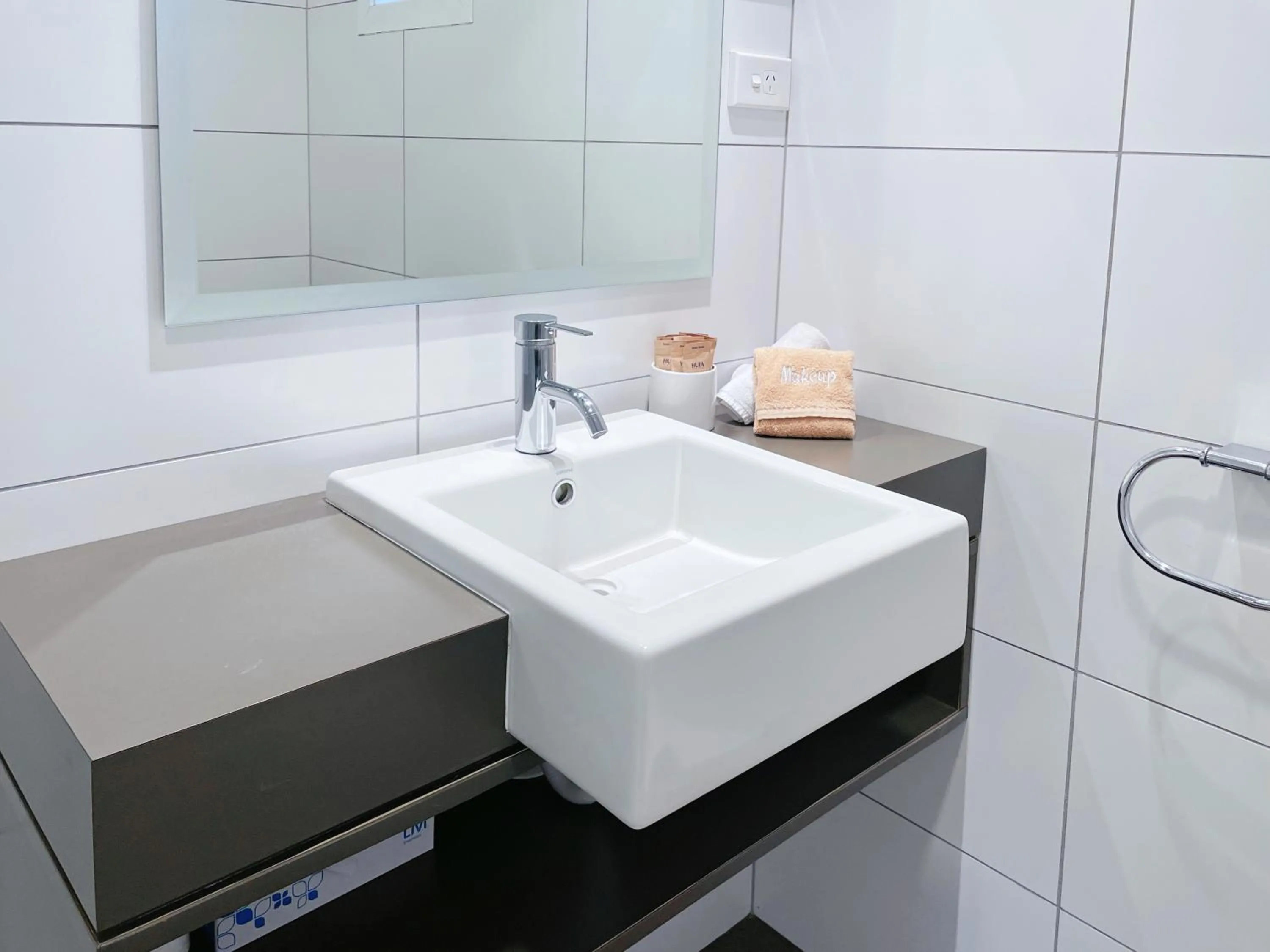 Bathroom in Anchorage Motel Apartments