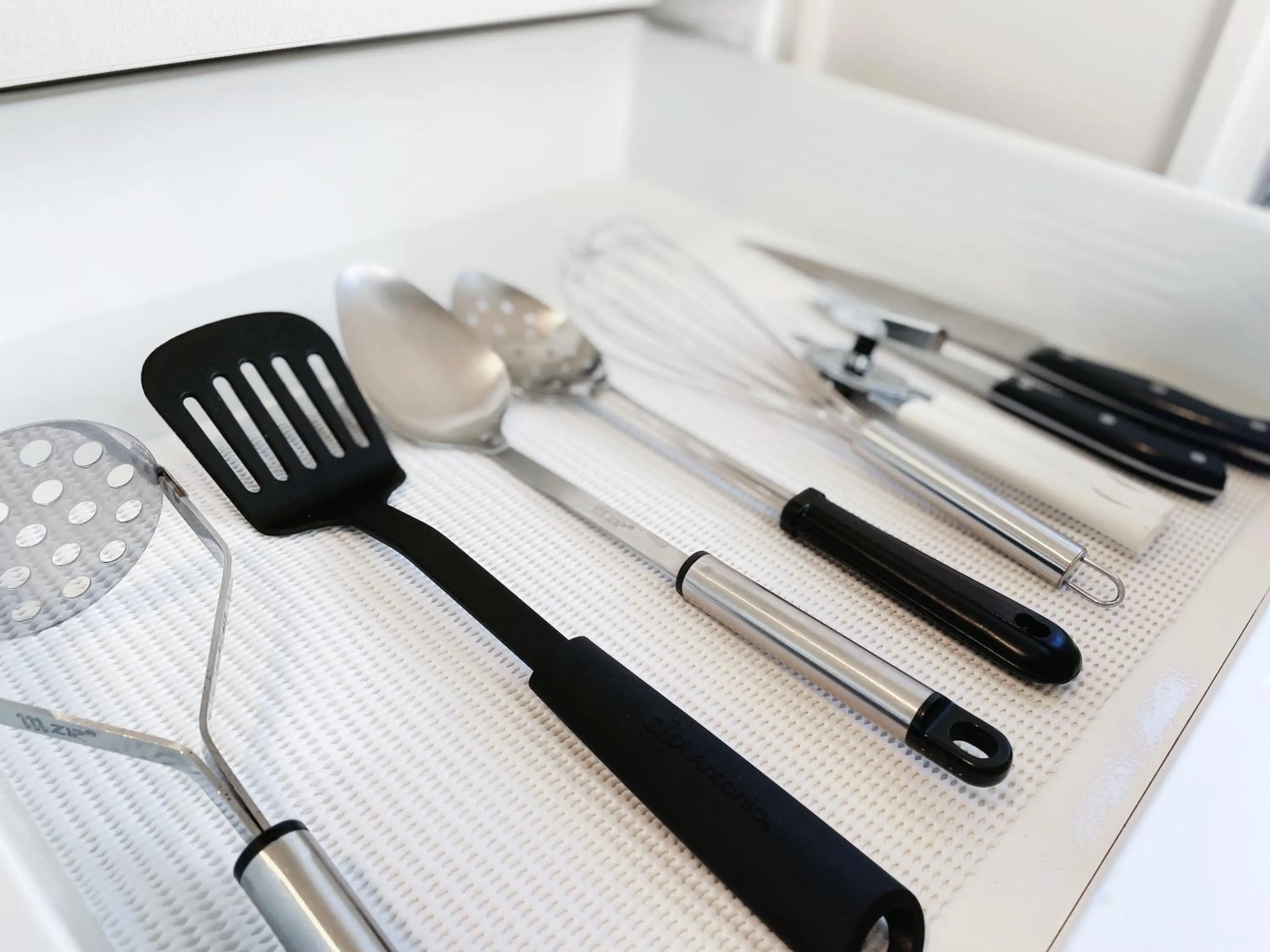 Kitchen or kitchenette in Anchorage Motel Apartments