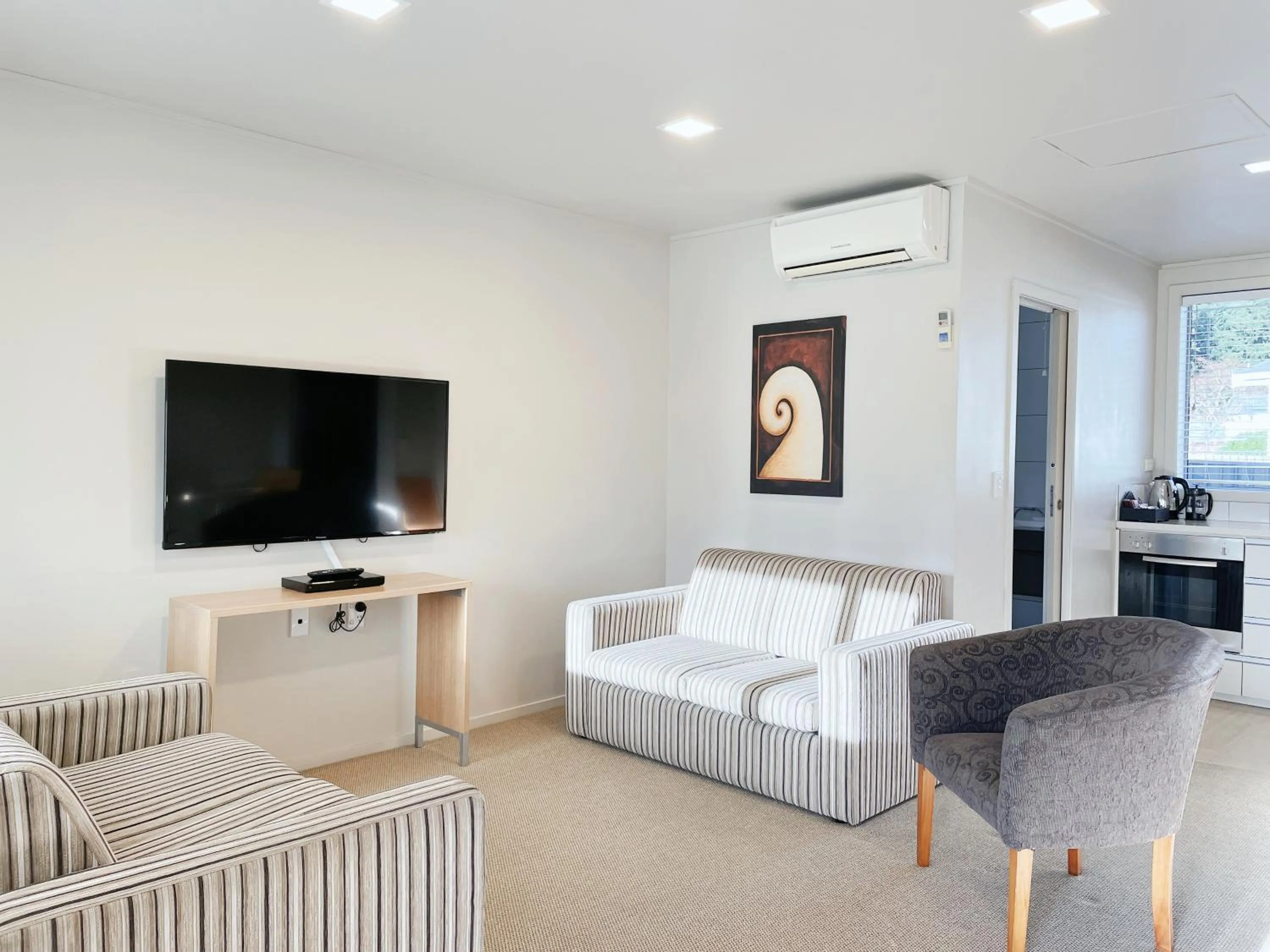 TV and multimedia in Anchorage Motel Apartments