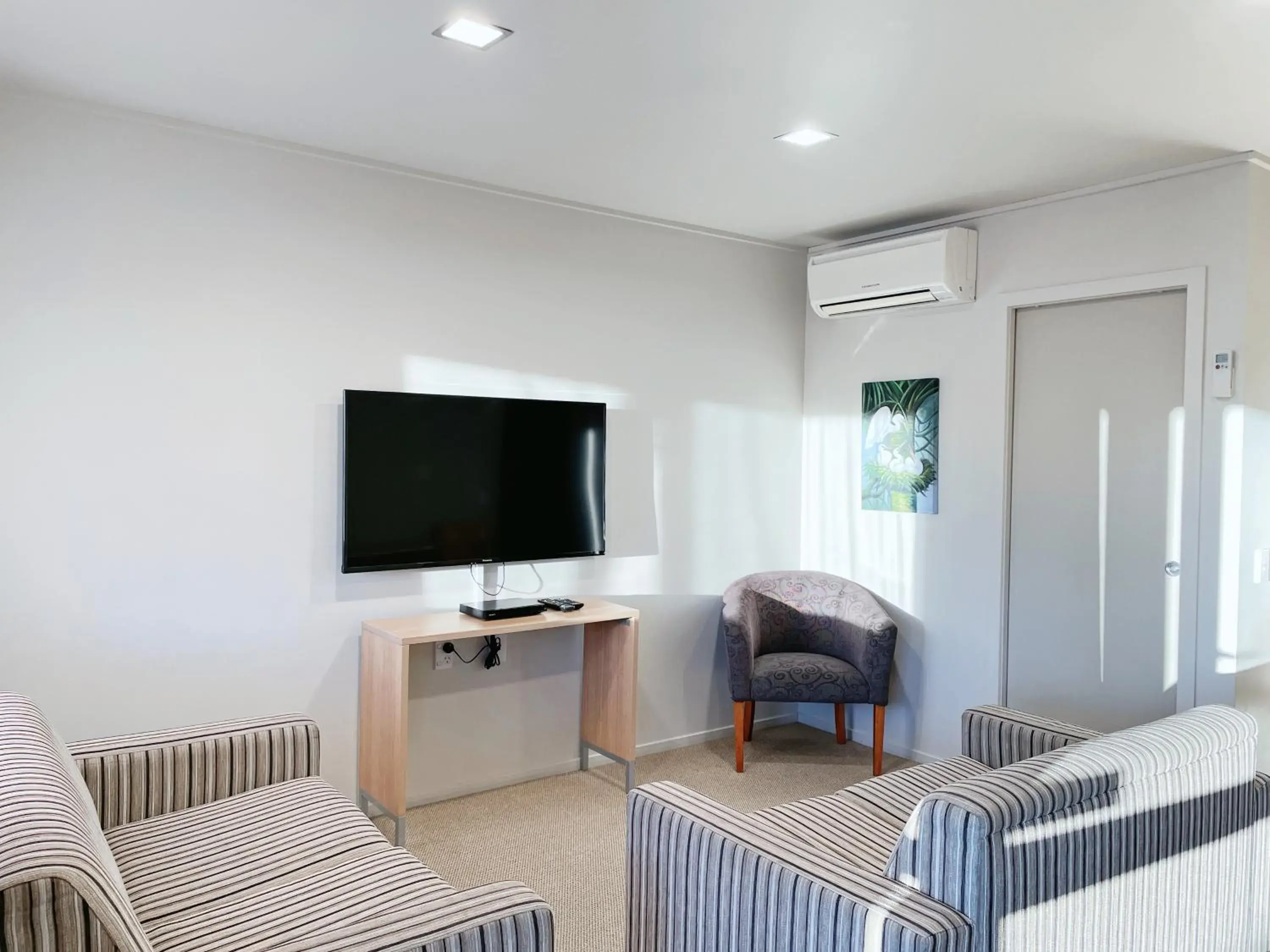 Two-Bedroom Apartment in Anchorage Motel Apartments Two-Bedroom Apartment in Anchorage Motel Apartments