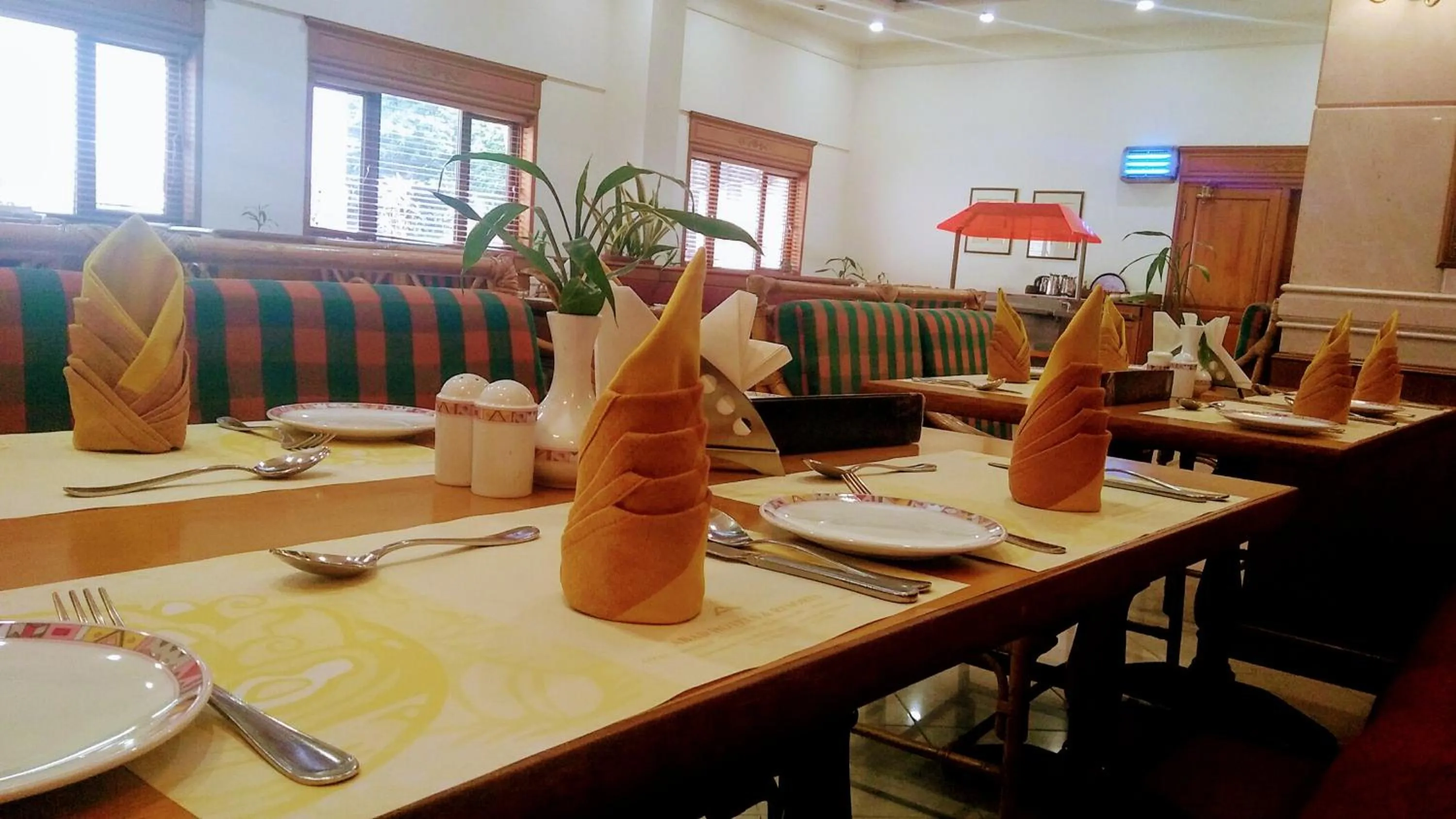 Restaurant/places to eat in Abad Atrium