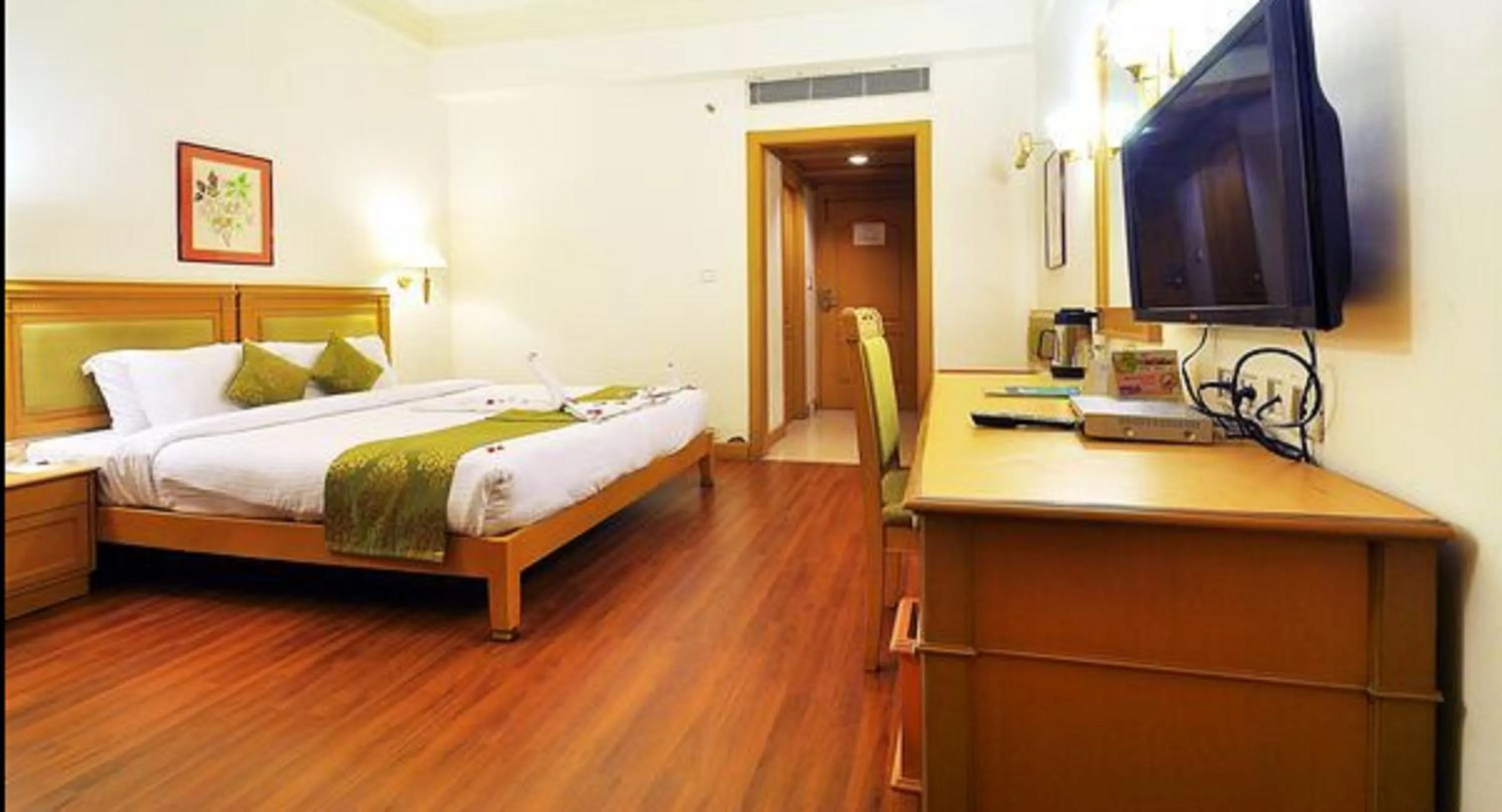 Photo of the whole room, Bed in Abad Atrium