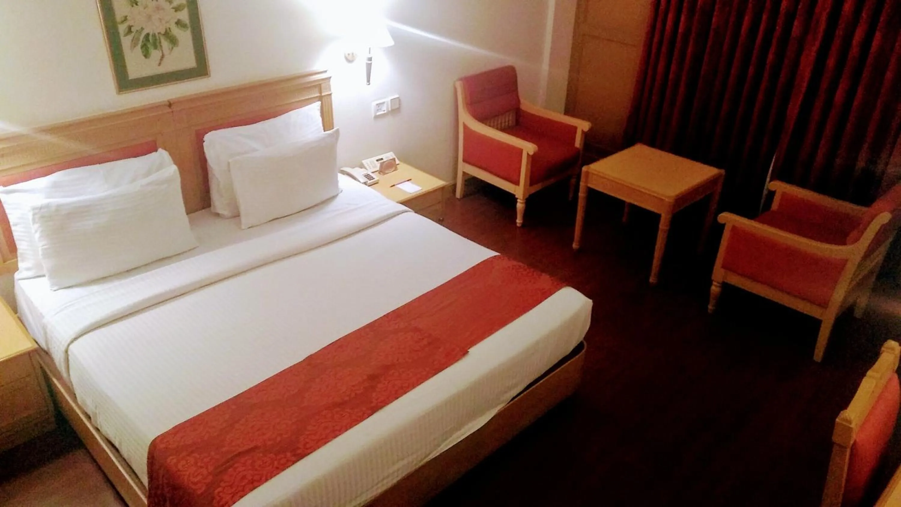 Photo of the whole room, Bed in Abad Atrium