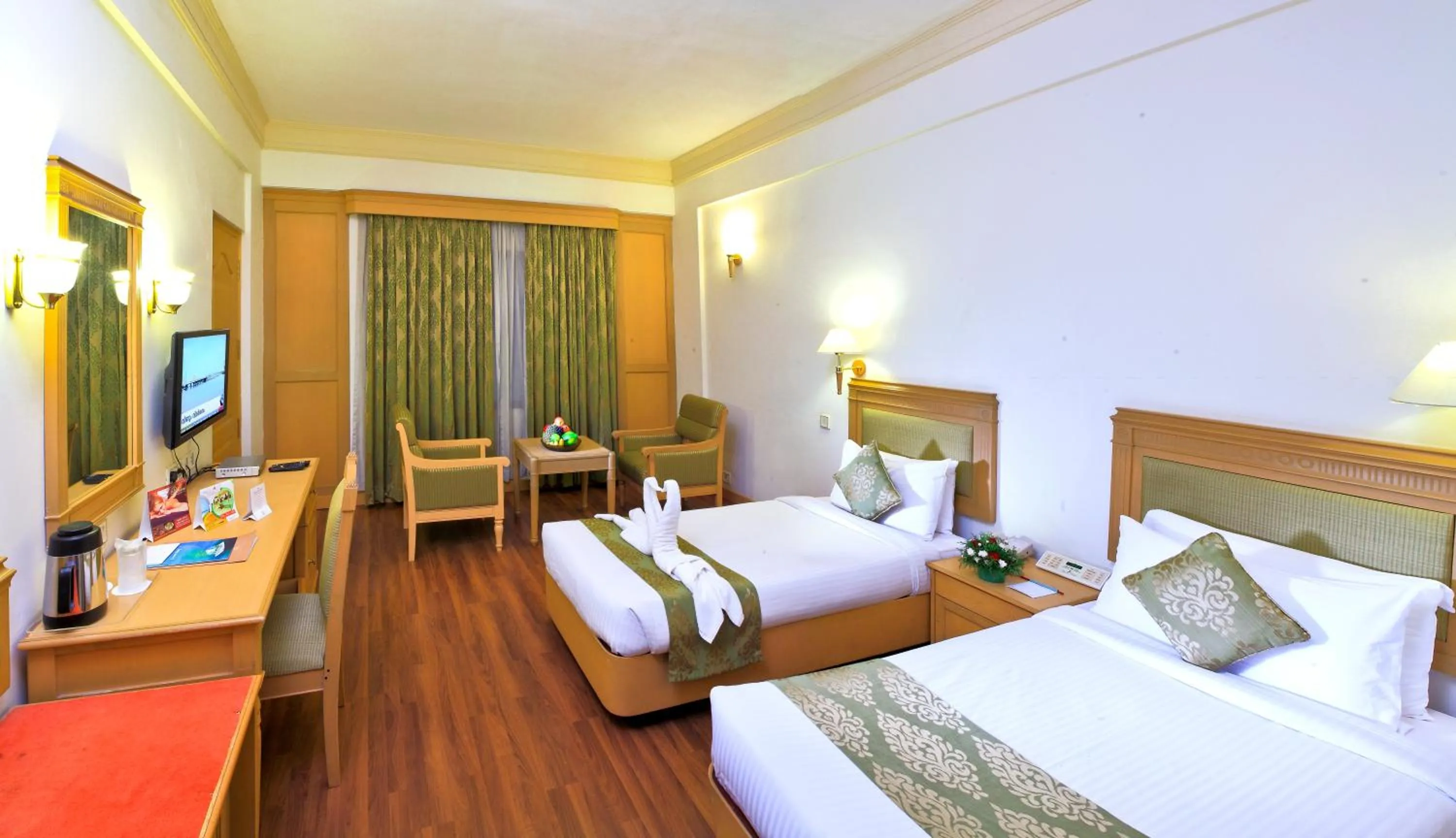 Photo of the whole room, Bed in Abad Atrium