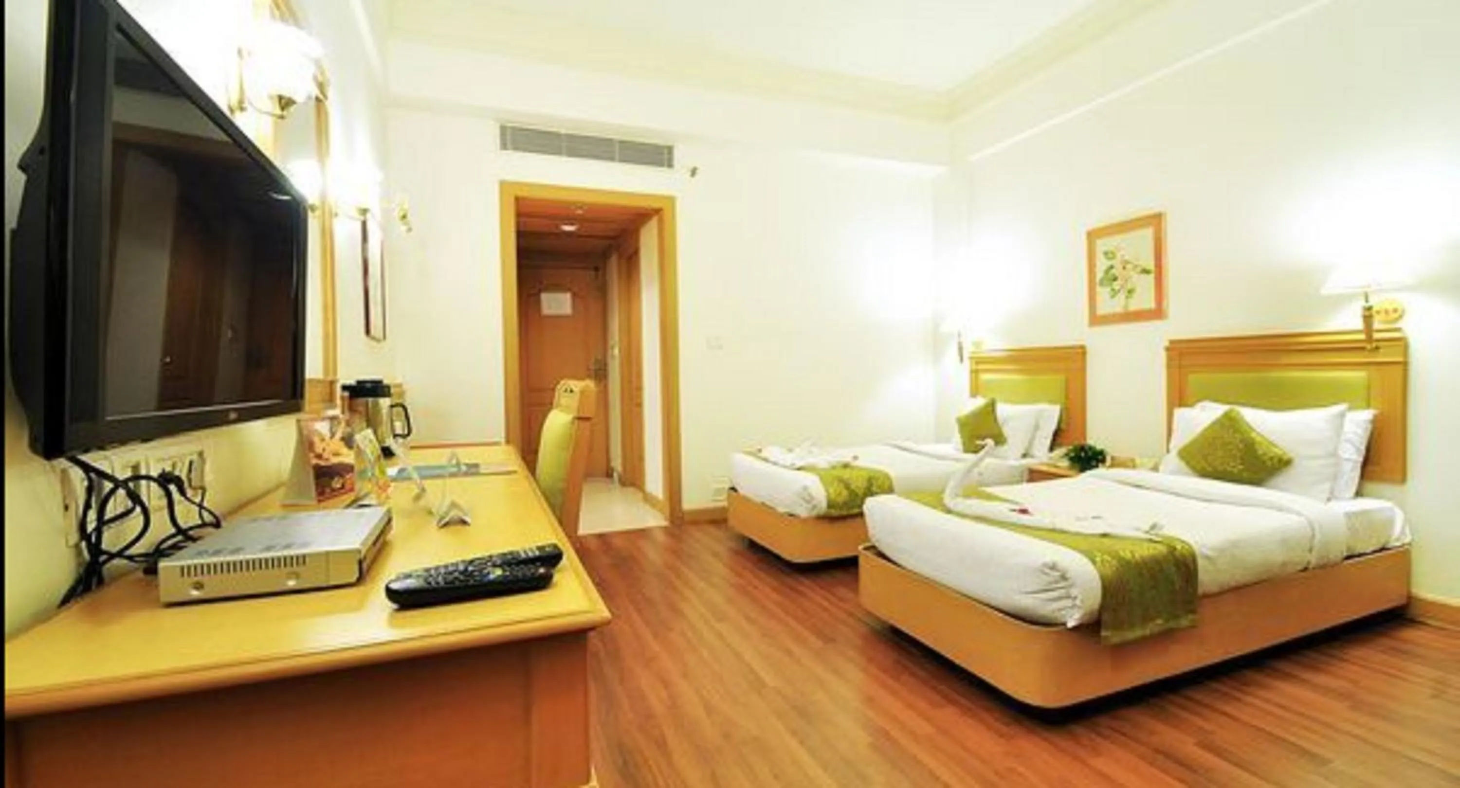 Photo of the whole room, Bed in Abad Atrium