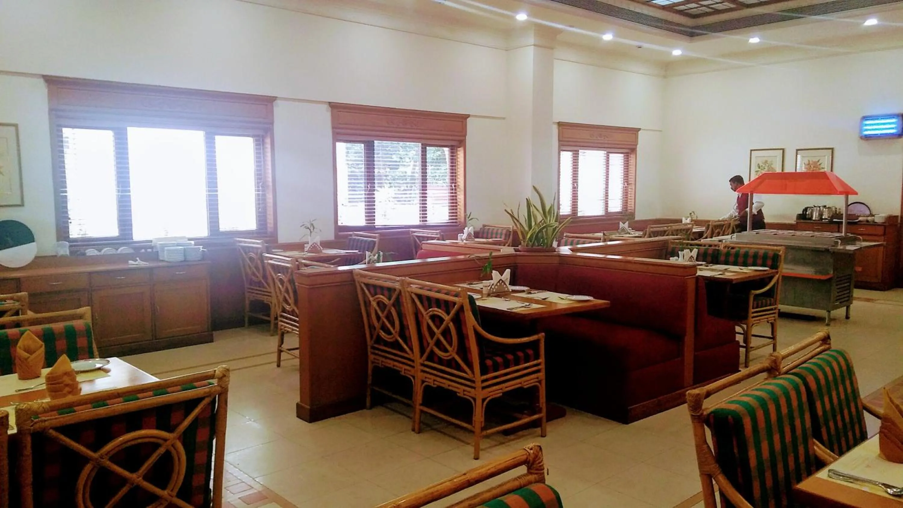 Restaurant/places to eat in Abad Atrium