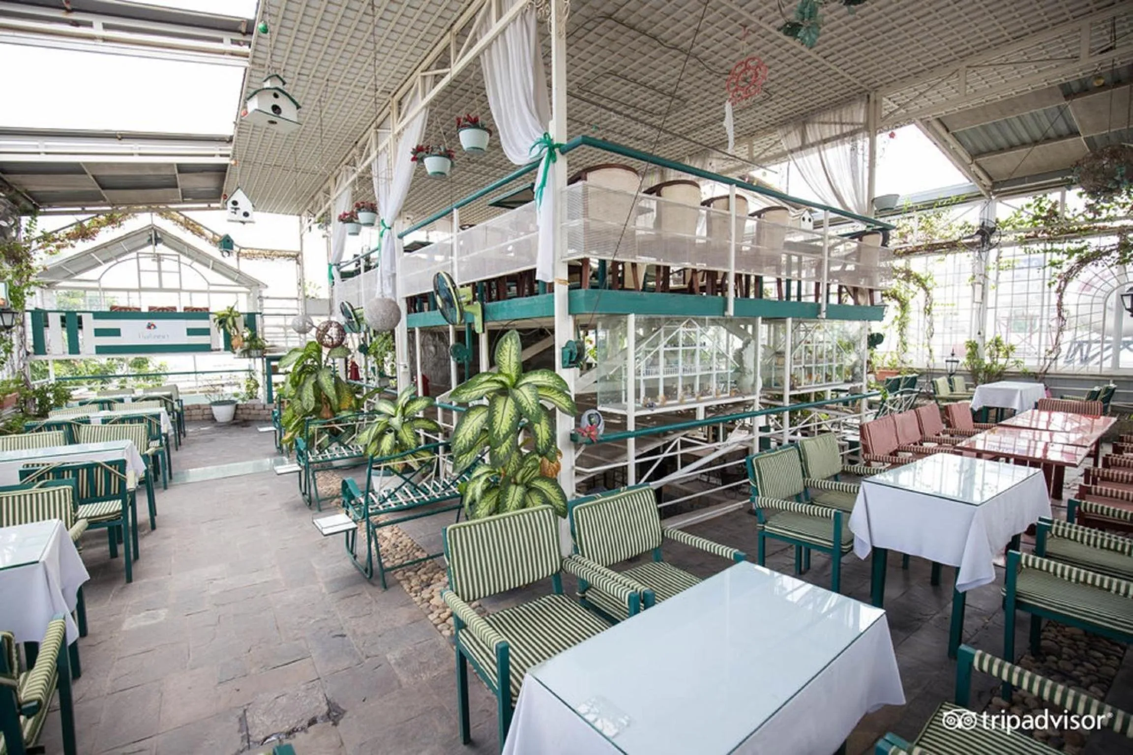 Food and drinks in Khách sạn Minh Châu - Hòa Hưng