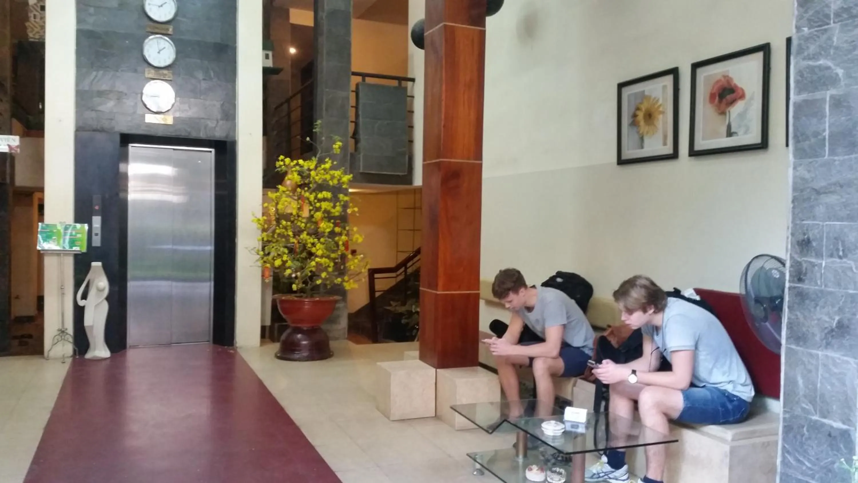 Lobby or reception in Khách sạn Minh Châu - Hòa Hưng