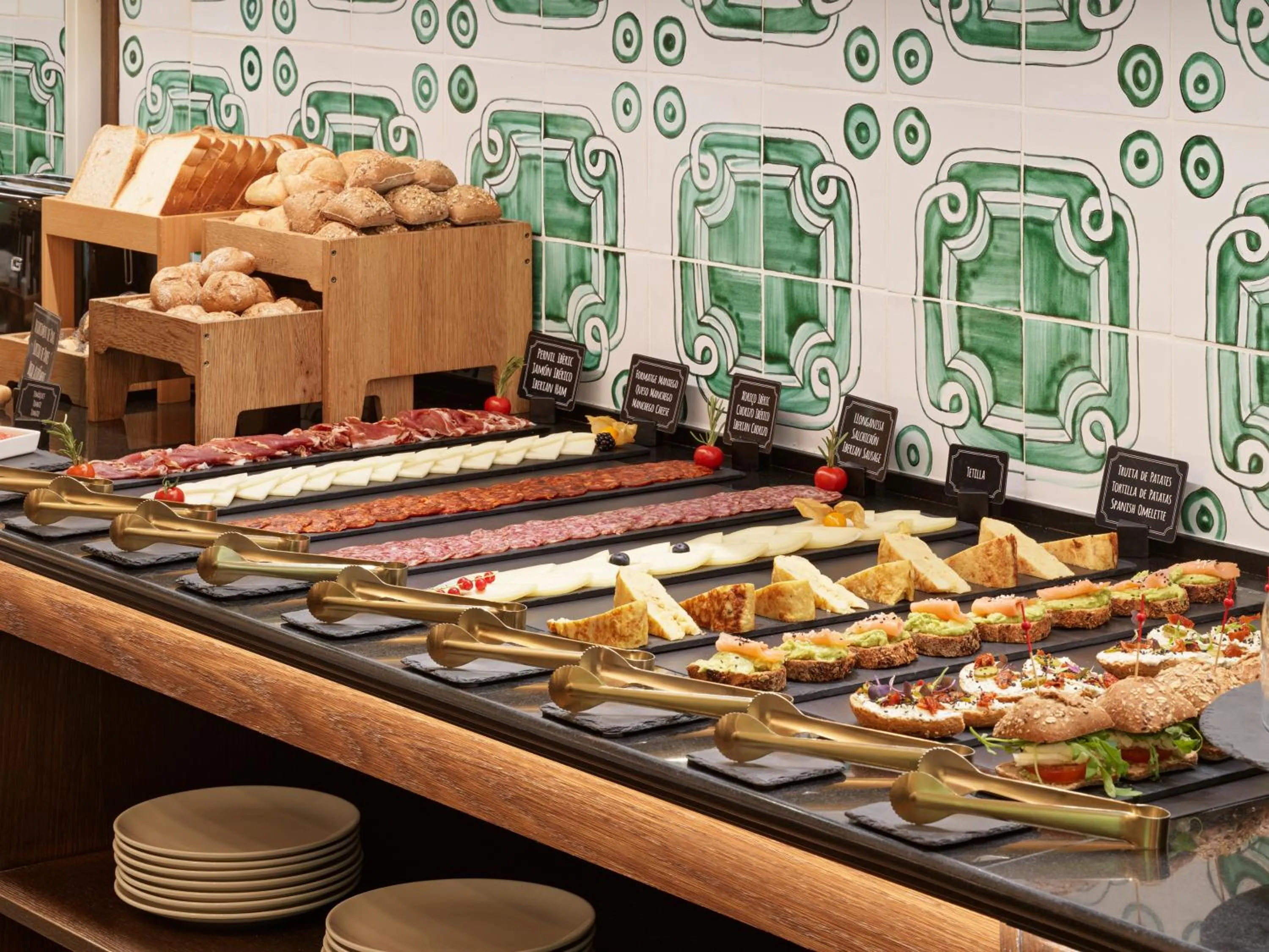 Buffet breakfast in H10 Madison 4* Sup