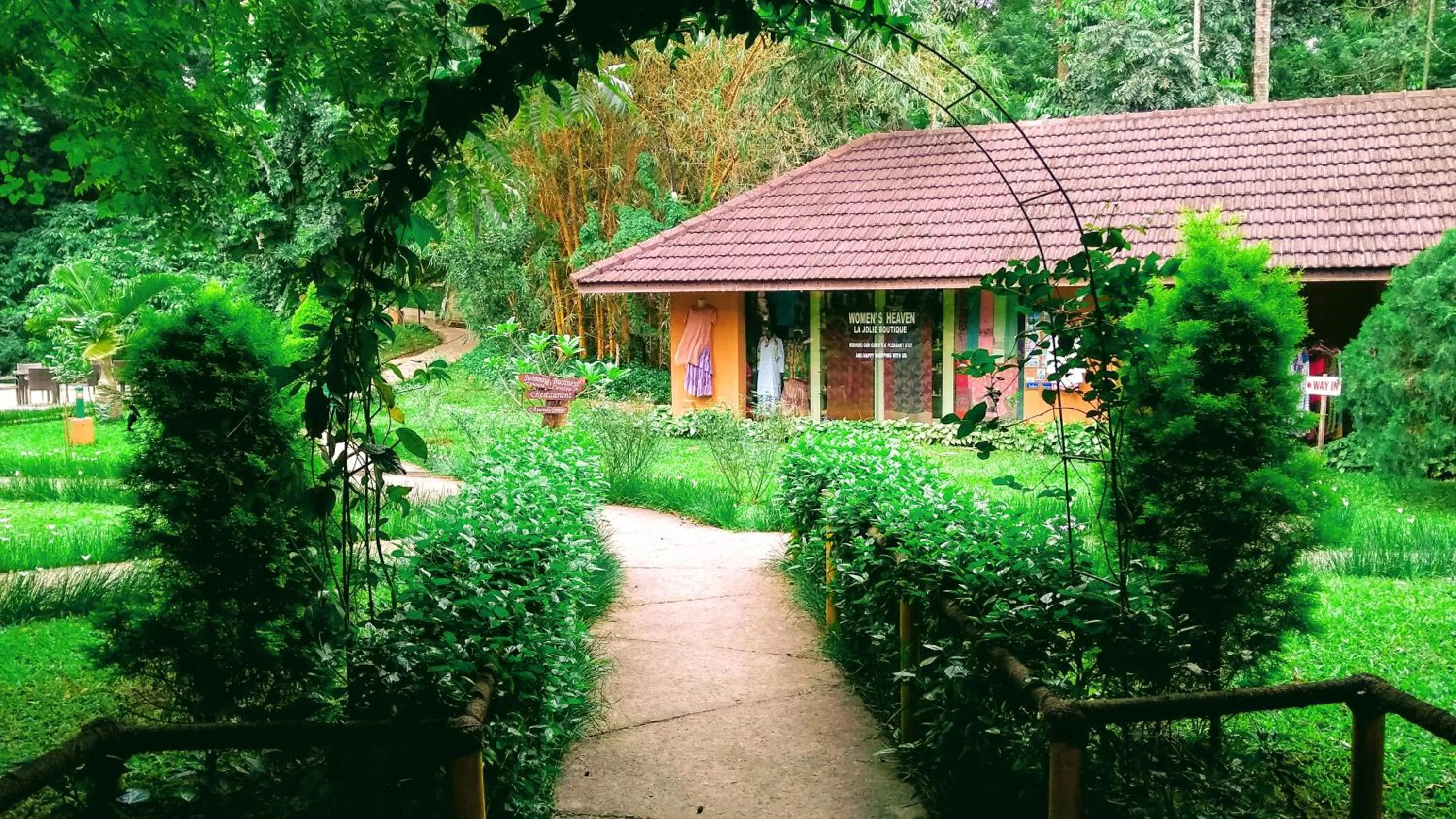Garden view in Abad Green Forest Thekkady