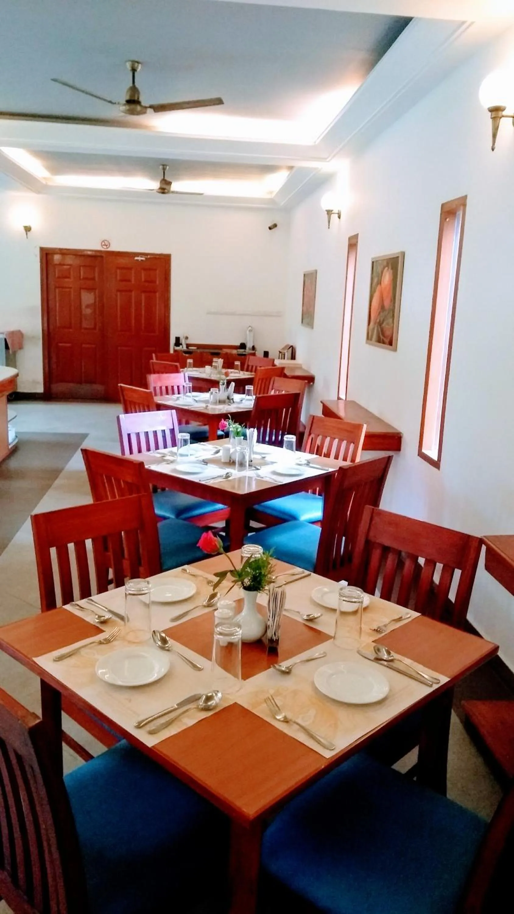 Restaurant/places to eat in Abad Green Forest Thekkady