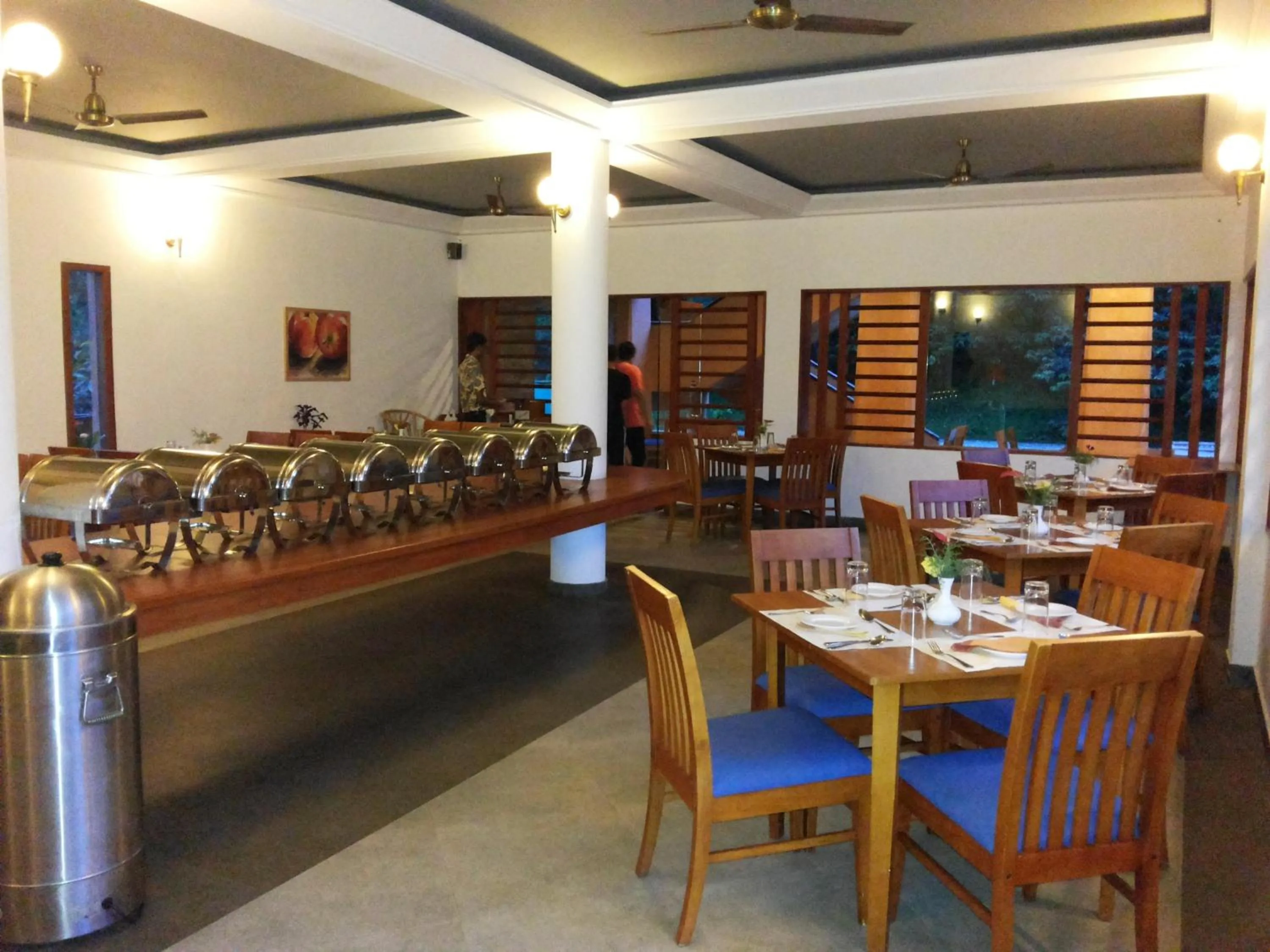 Restaurant/places to eat in Abad Green Forest Thekkady