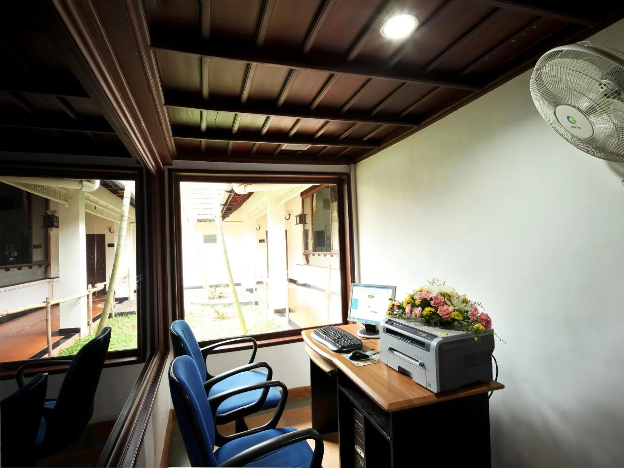 Business facilities in Abad Whispering Palms