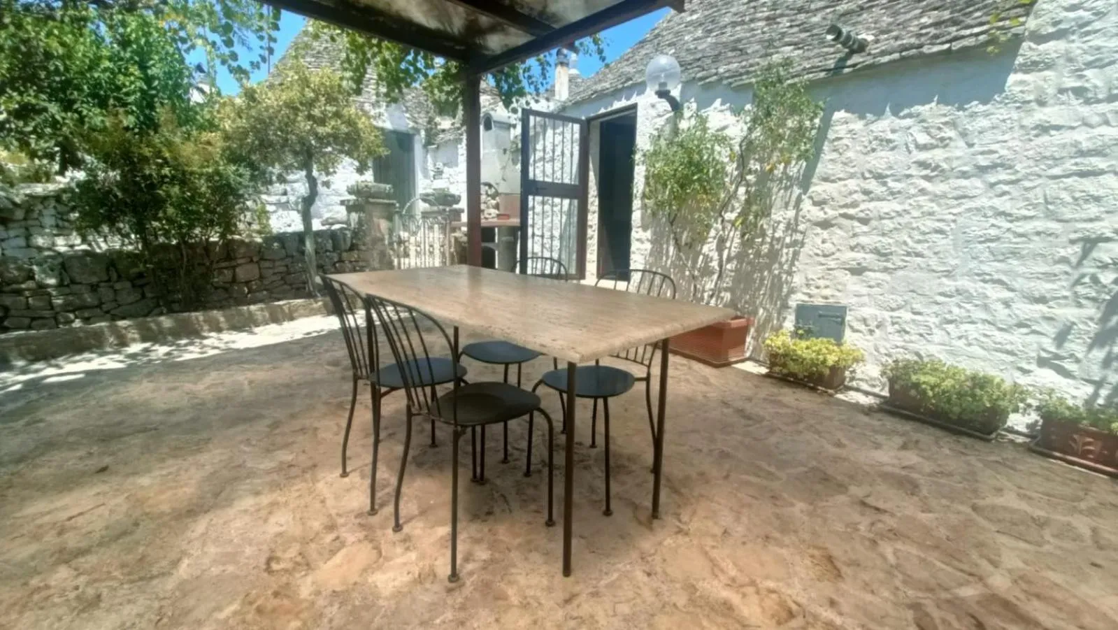 Patio in Trulli Soave