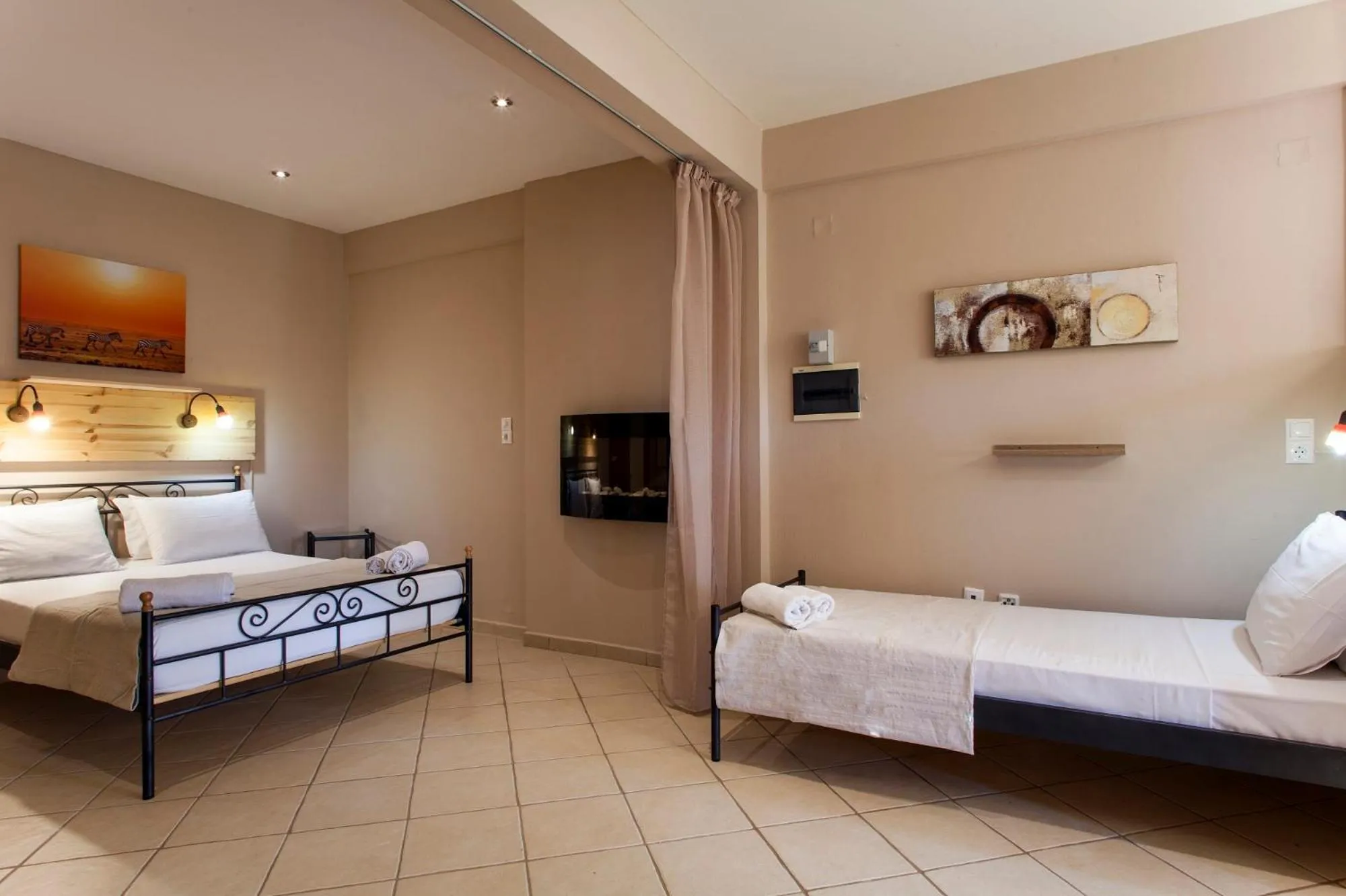 Bedroom, Bed in Estate Kares