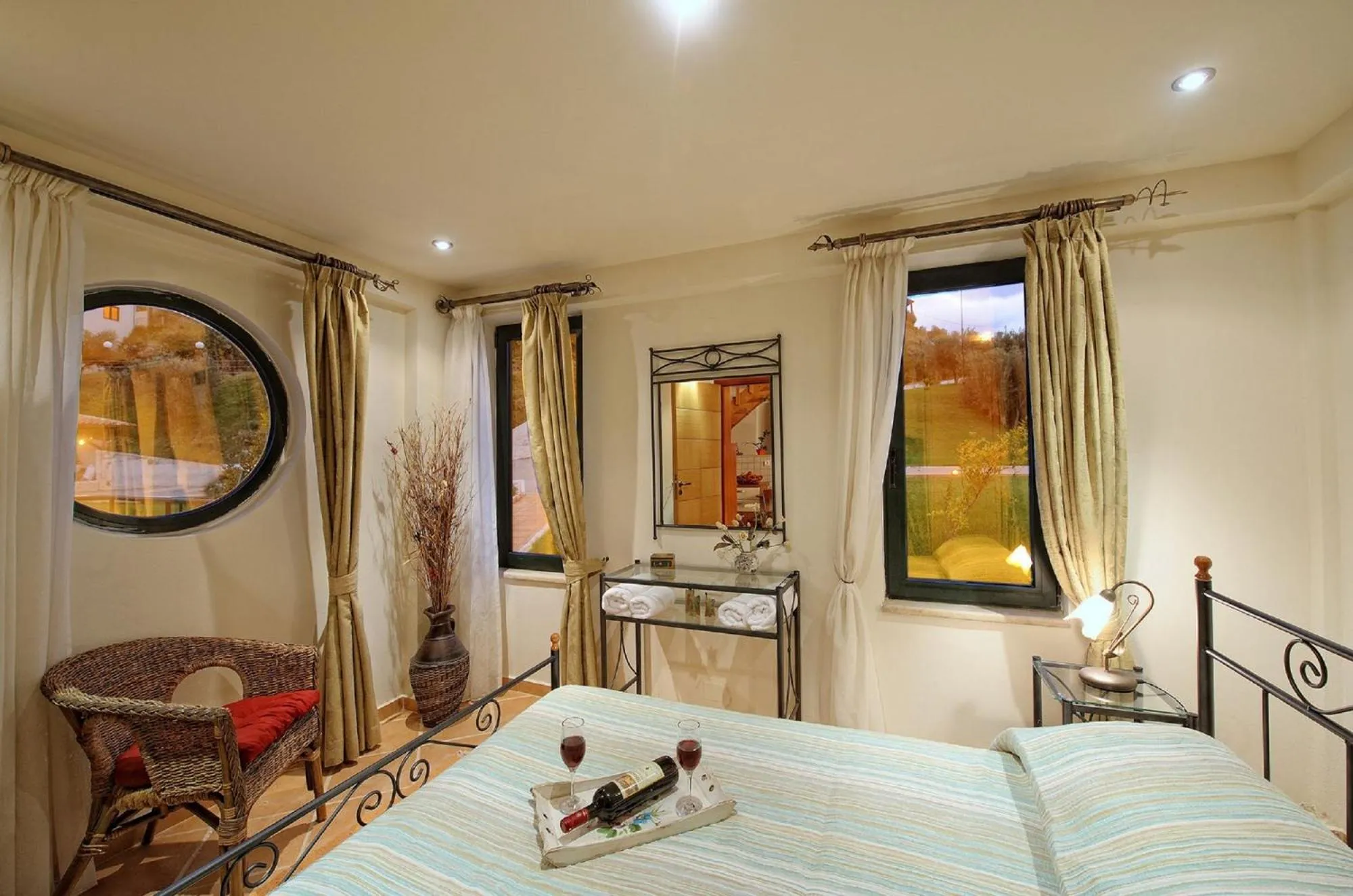 Bedroom, Bed in Estate Kares